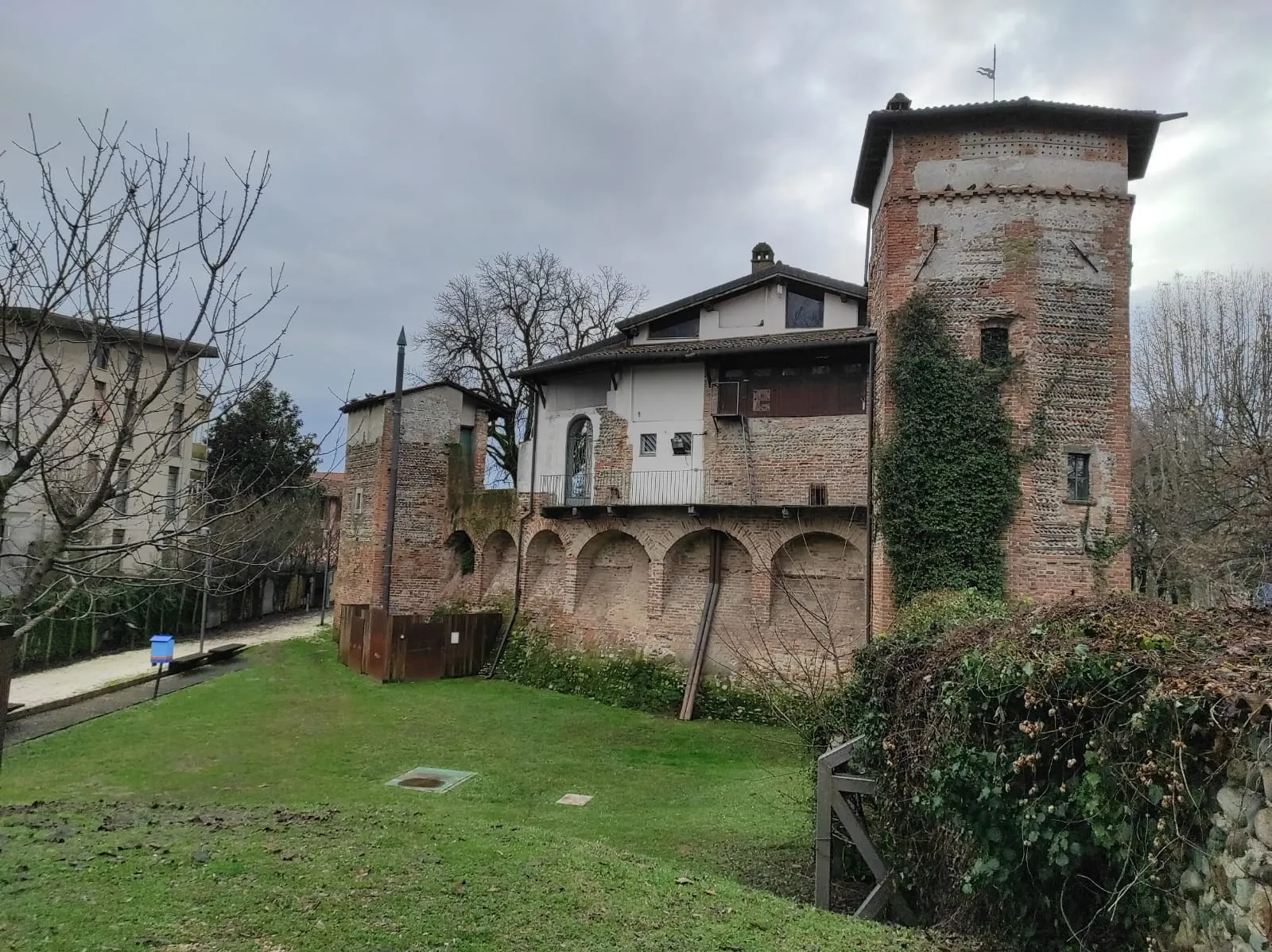 Photo showing: Immagine Rocca (parco della Rocca), Cologno al Serio