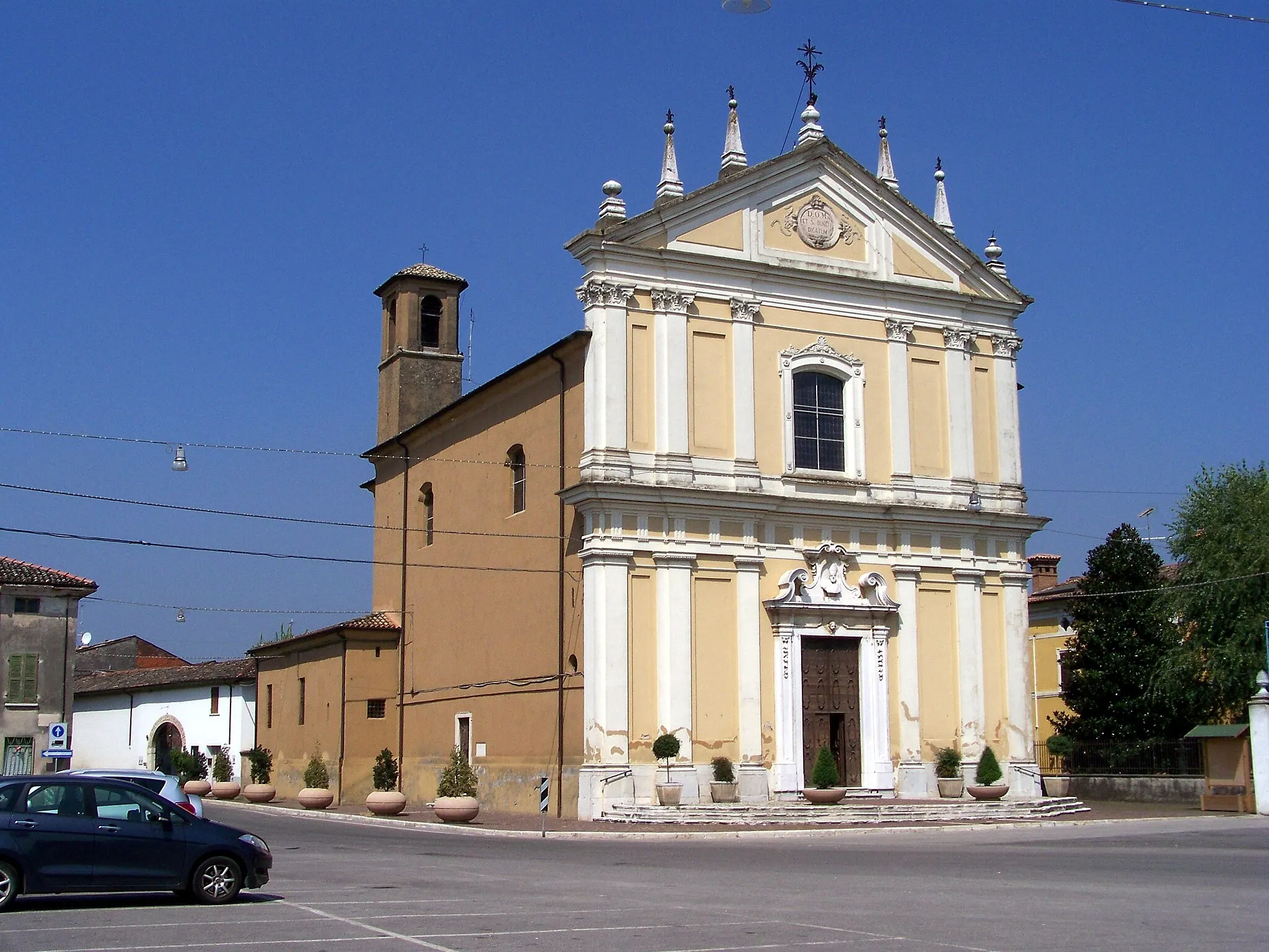 Photo showing: La parrocchia di San Donato a Remedello Sotto, facciata e lato a mezzogiorno.