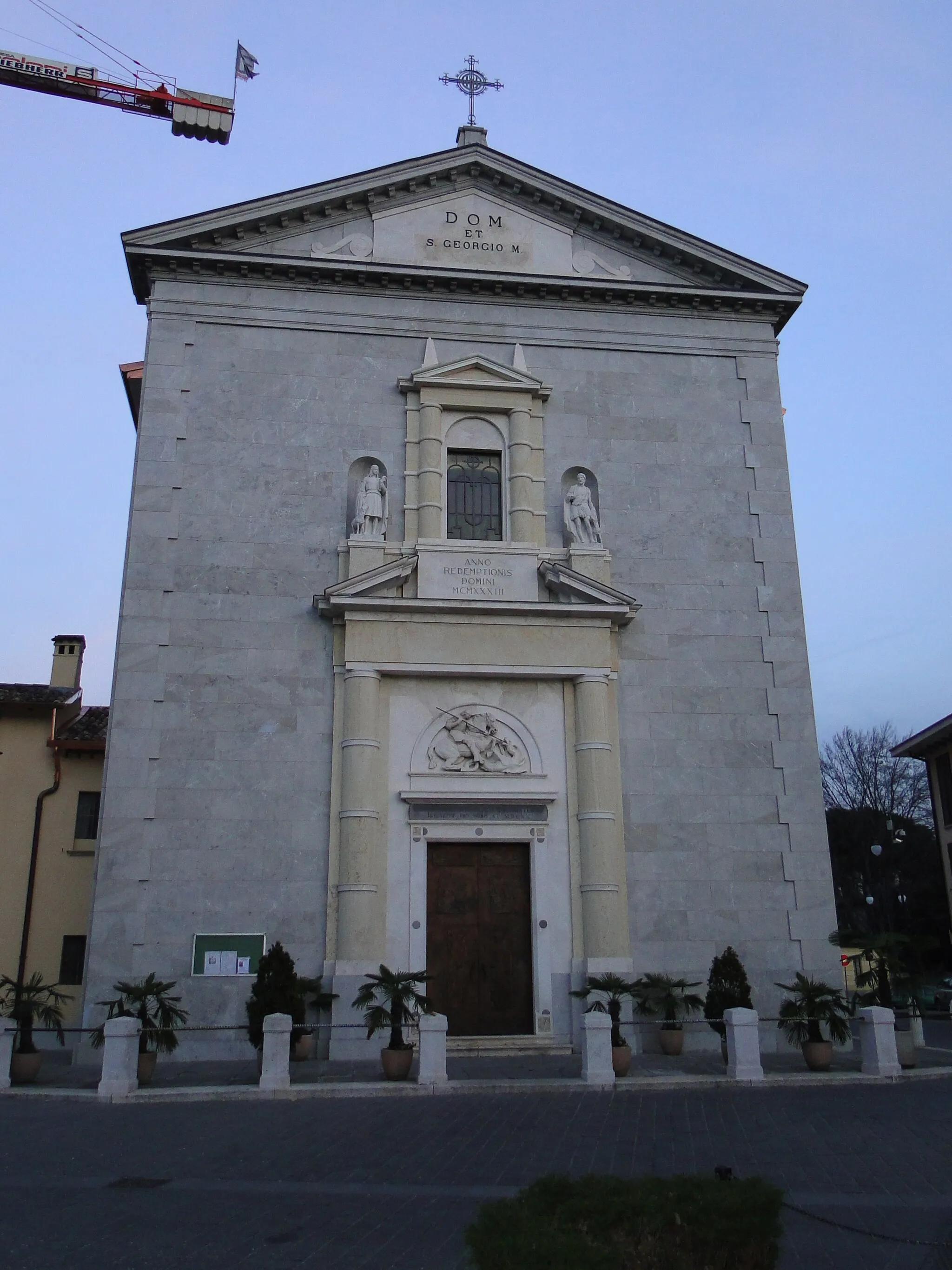 Photo showing: Facciata della chiesa parrocchiale di san Giorgio.
Nese, fraz. di Alzano Lombardo (BG), Italia