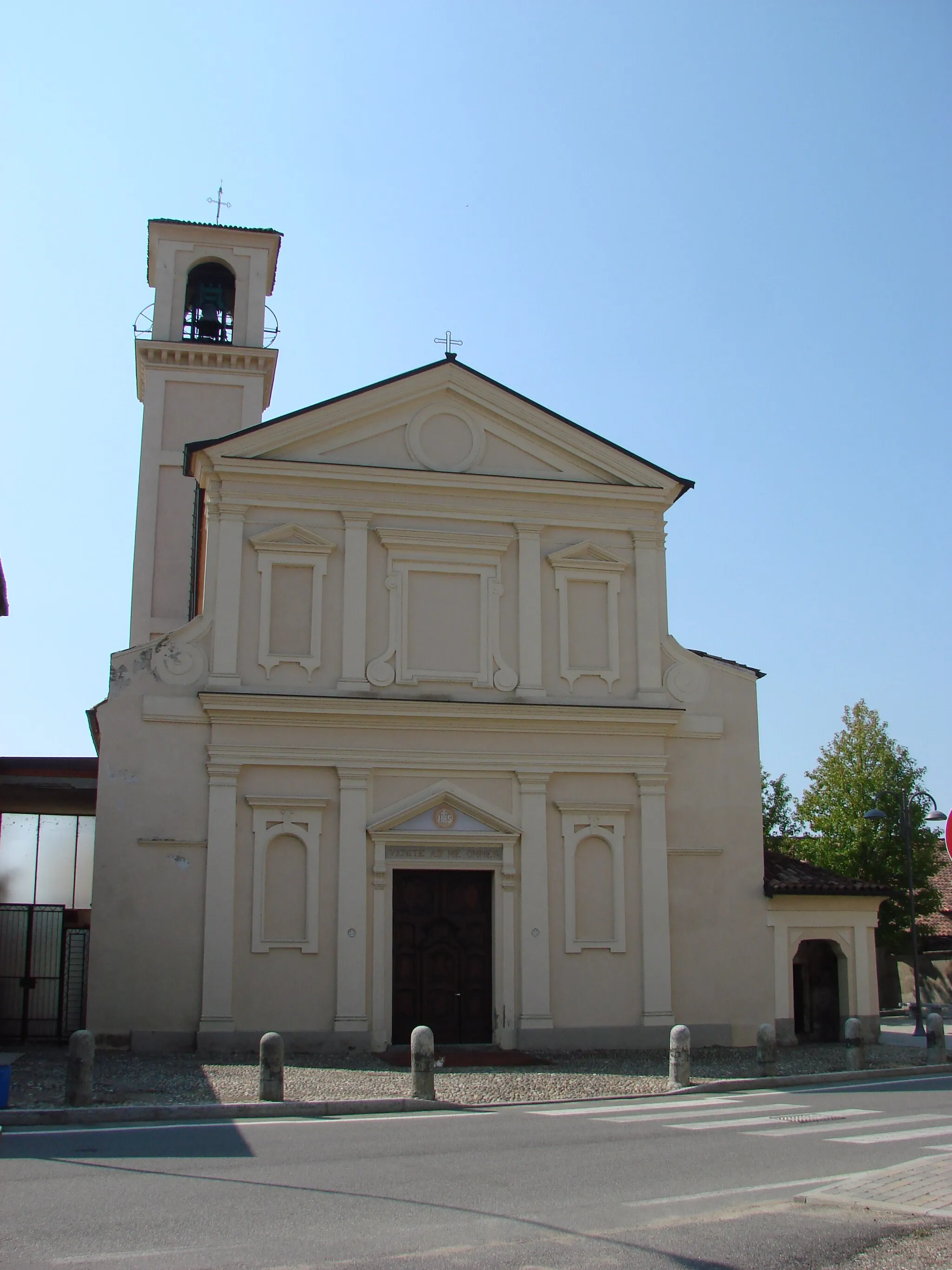 Photo showing: Chiesa parrocchiale di Sant'Apollinare a Torriano, fraz. di Certosa di Pavia