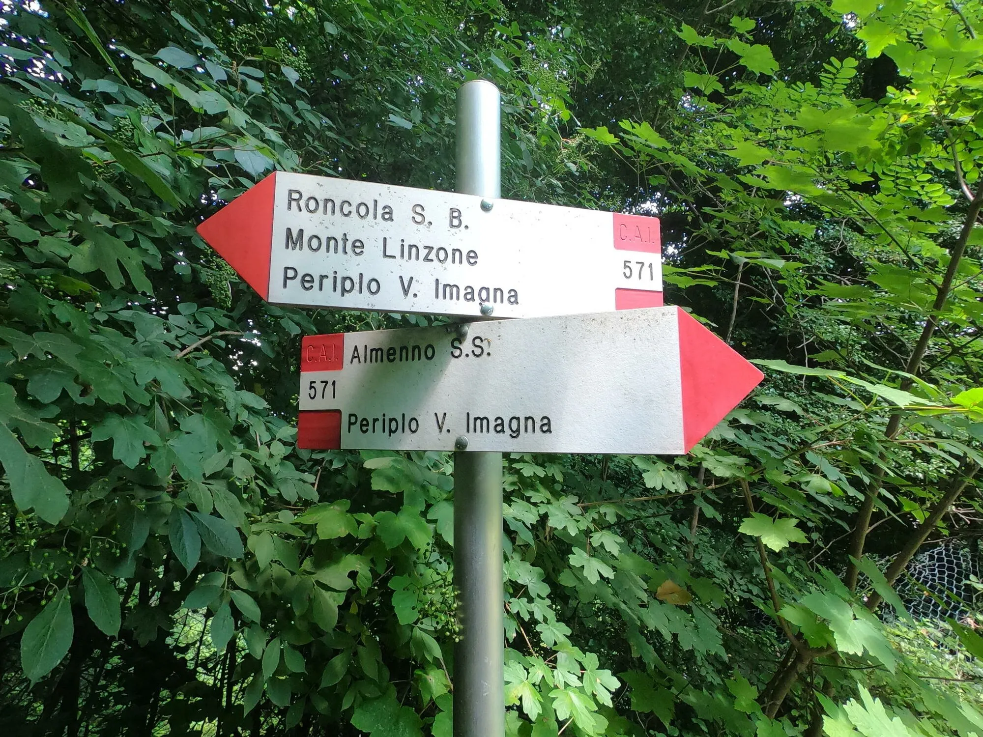 Photo showing: guidepost for openstreetmap