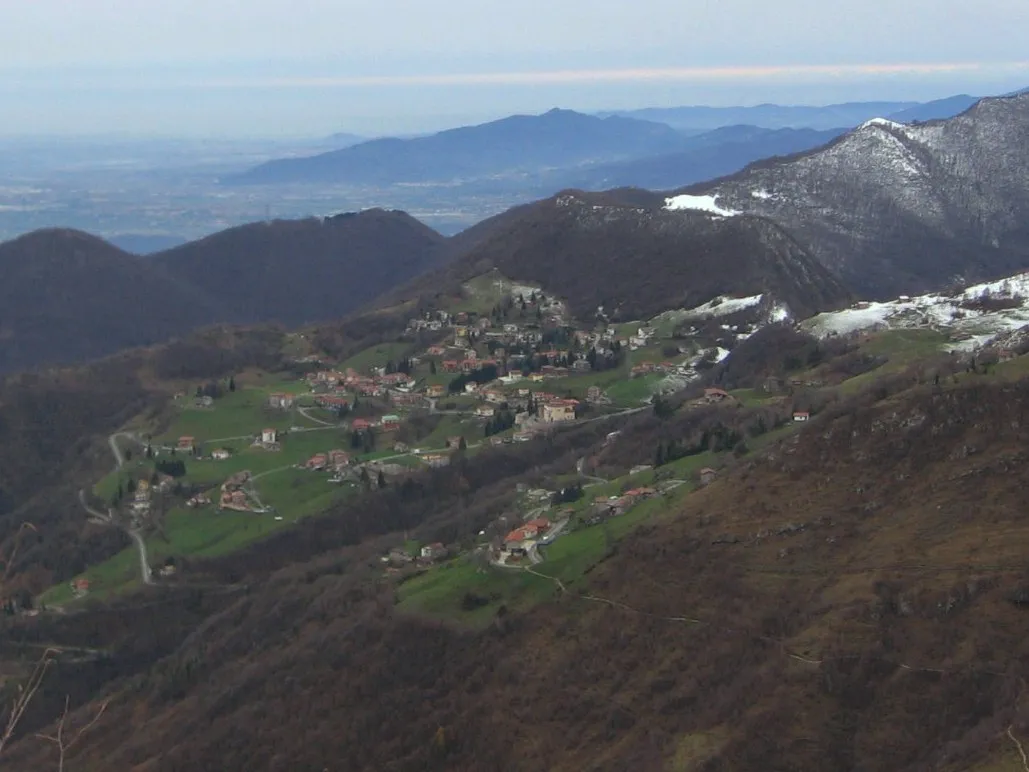 Photo showing: Vista di Monte di Nese, fraz. di Alzano Lombardo (BG).
