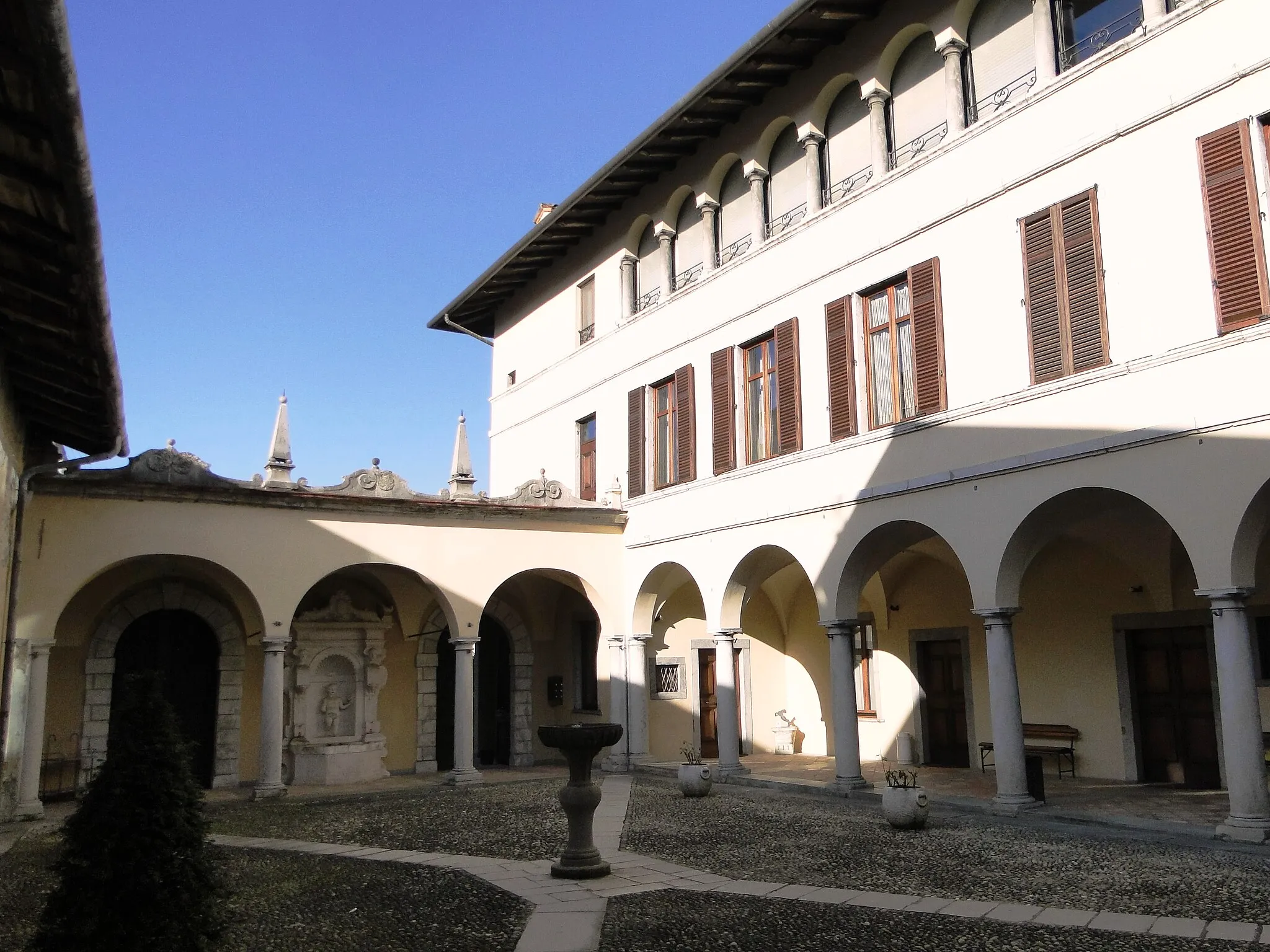 Photo showing: Palazzo Galizzi, casa parrocchiale. Leffe (BG). Italy