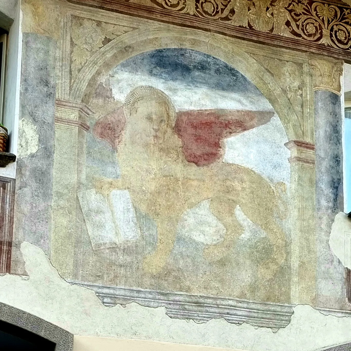 Photo showing: Fresco, Albino, Bergamo - 1499 
St. Mark Lion