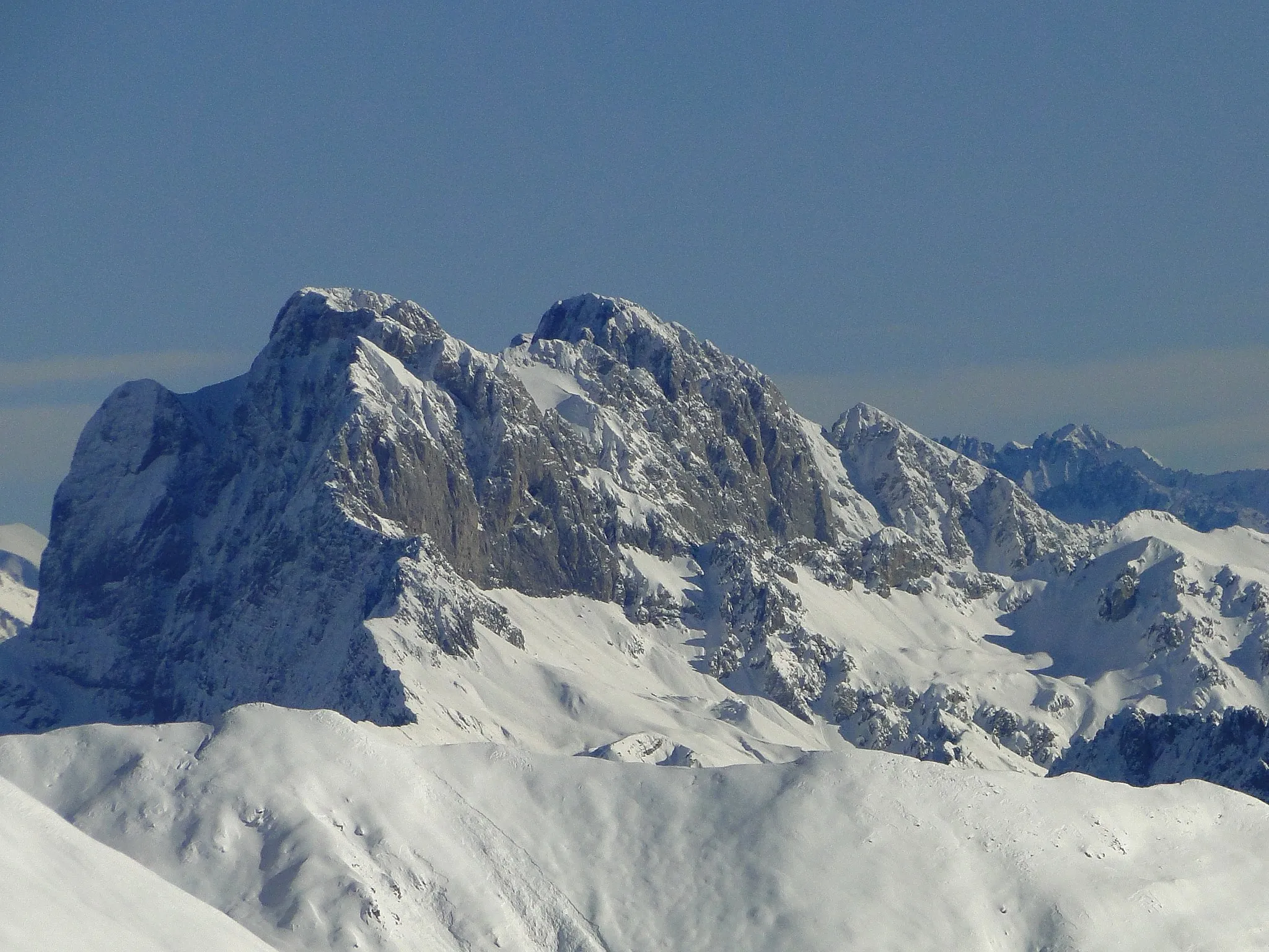Photo showing: La Presolana vista dalla cima di Grem, Prealpi Bergamasche (BG)