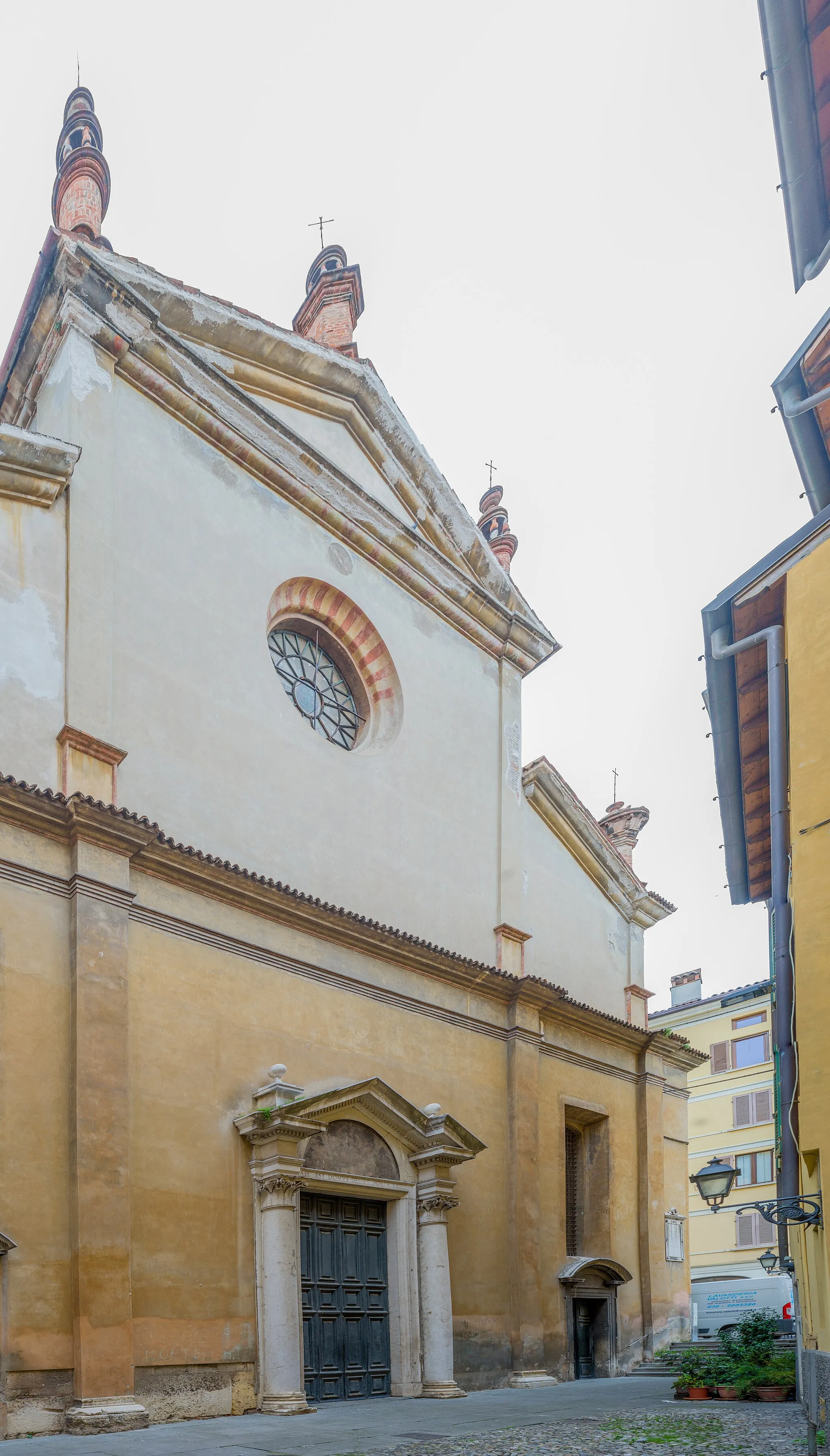 Photo showing: View of the facade of the Chiesa di San Giuseppe church in Brescia.