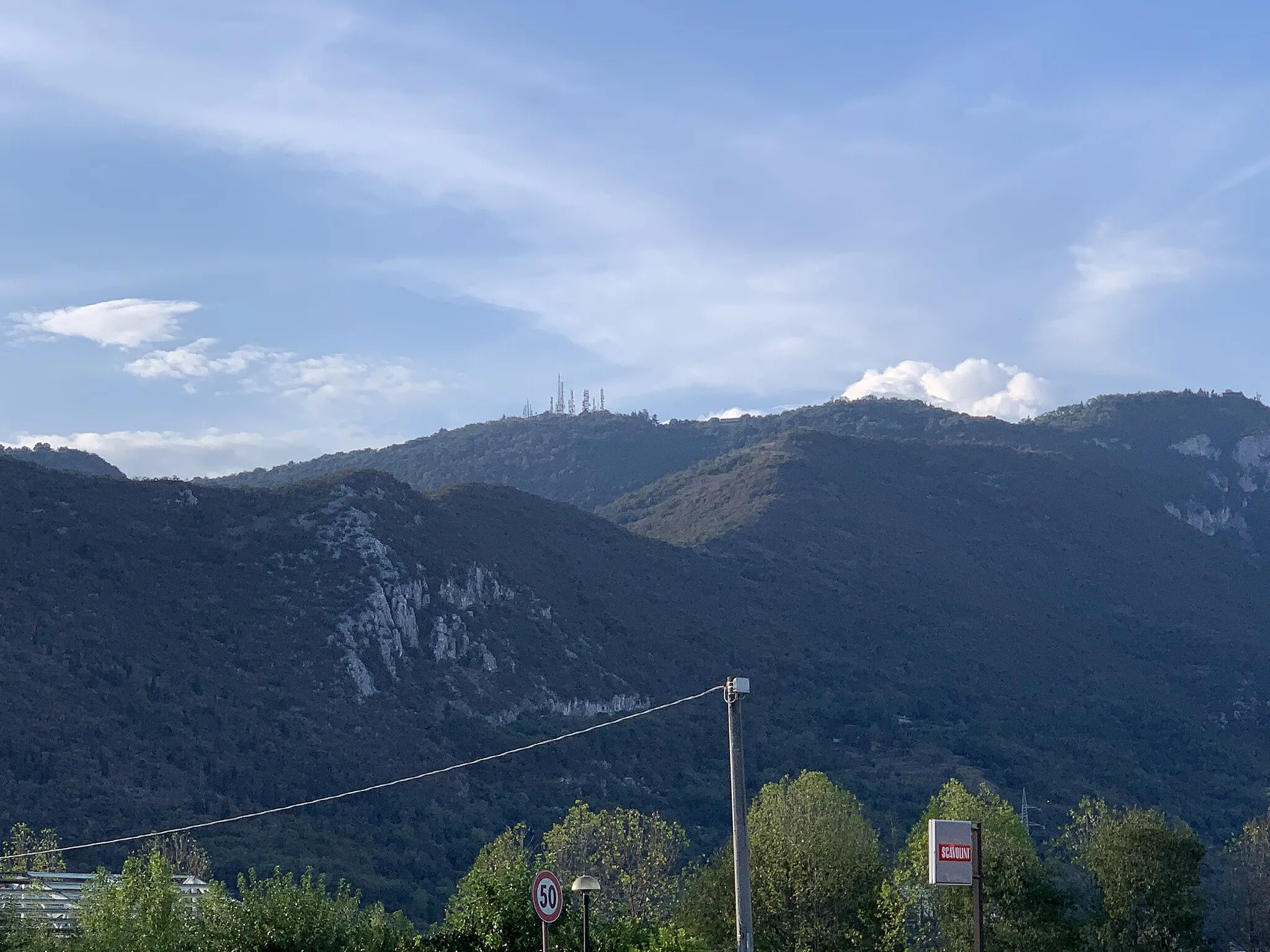 Photo showing: Monte Maddalena visto da Viale Sant'Eufemia