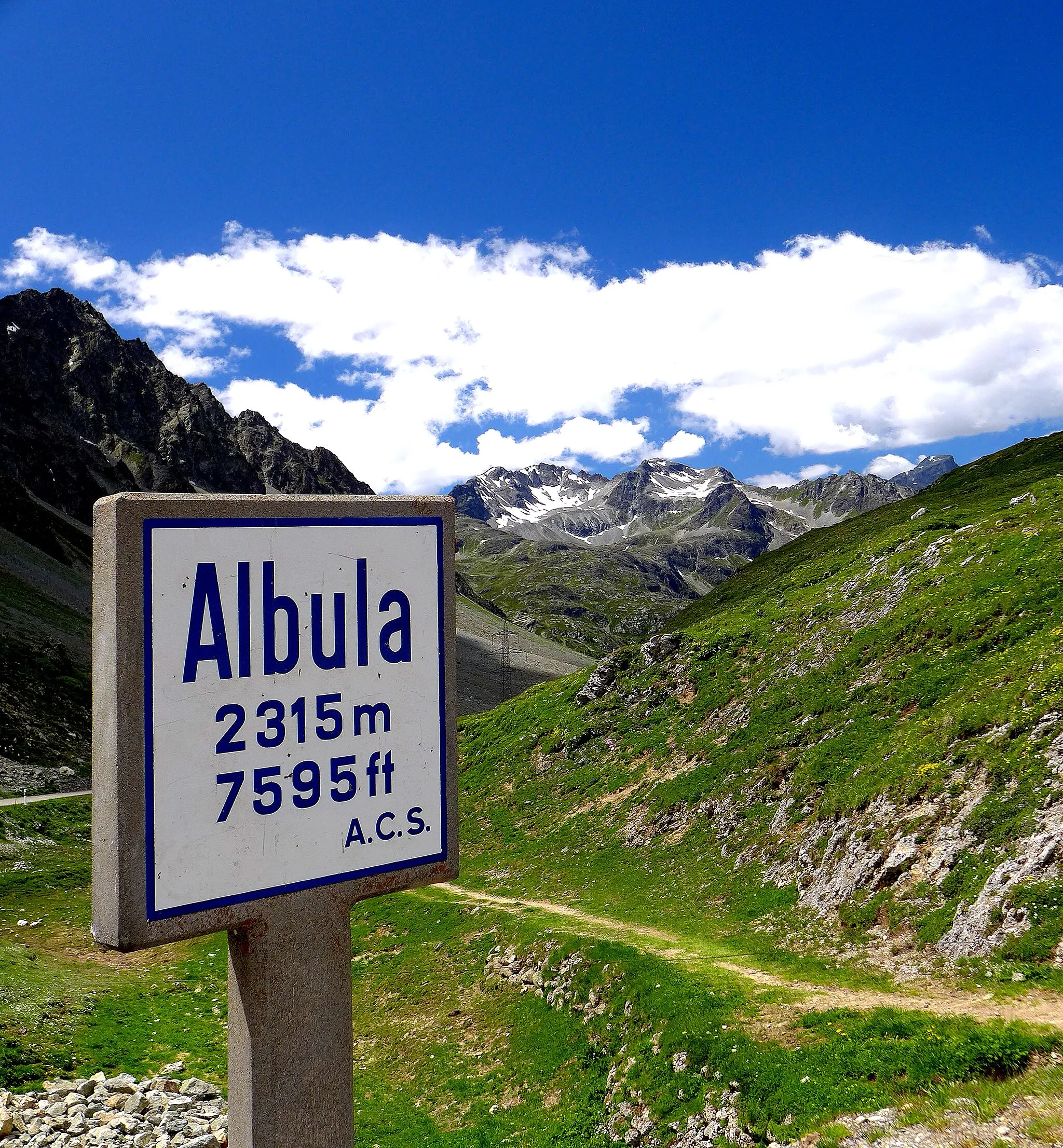 Photo showing: Albula-hágó: a svájci Graubünden kantonban levő 2315 m tszf. magasságban kialakított magashegyi hágó