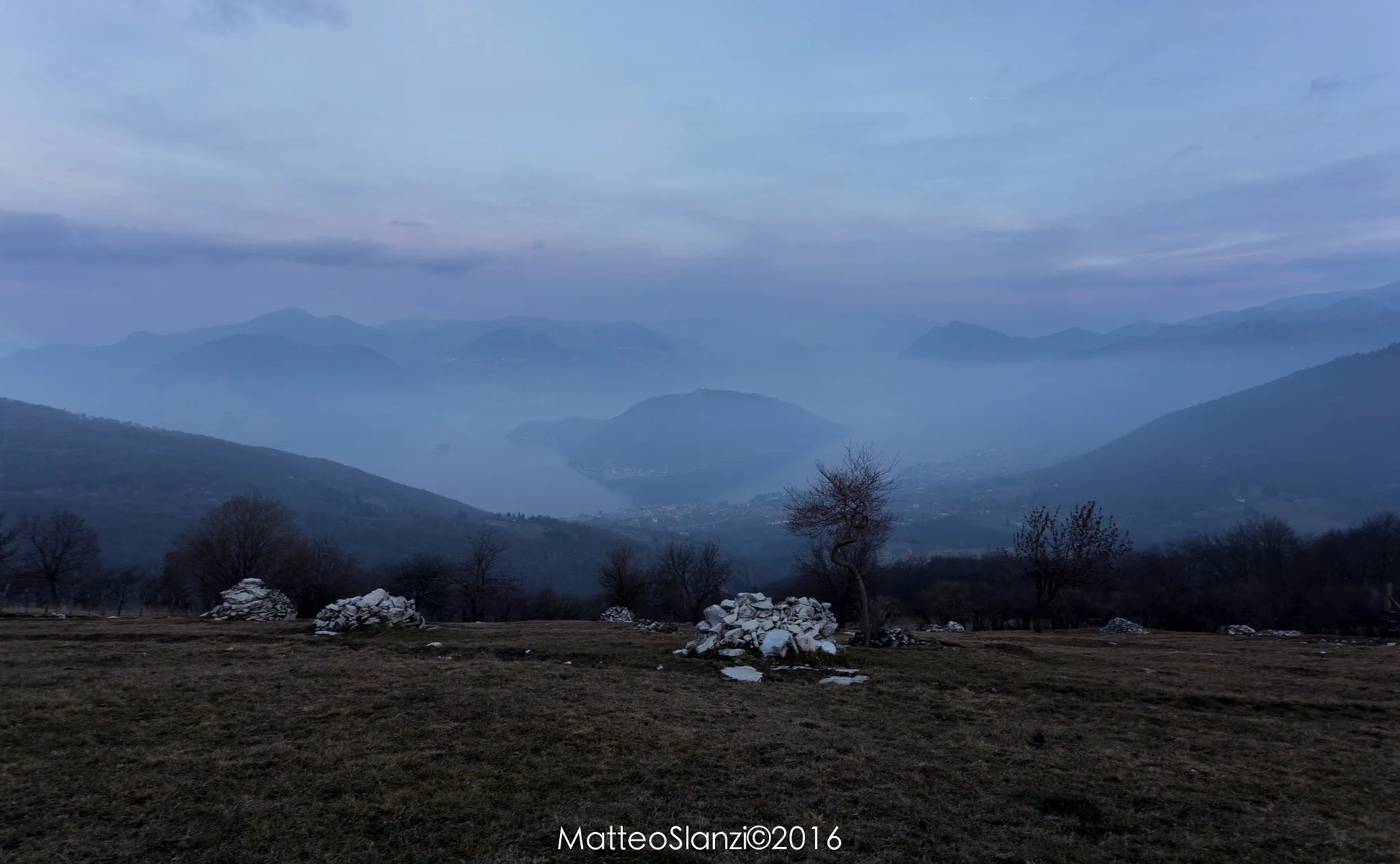 Photo showing: 500px provided description: Aspettando il sorgere del sole appena sopra Nistisino, Brescia, Italy. [#morning ,#lake ,#cold ,#blue ,#sun ,#clouds ,#love ,#500px ,#canon ,#mountain ,#photography ,#flickr ,#manfrotto]