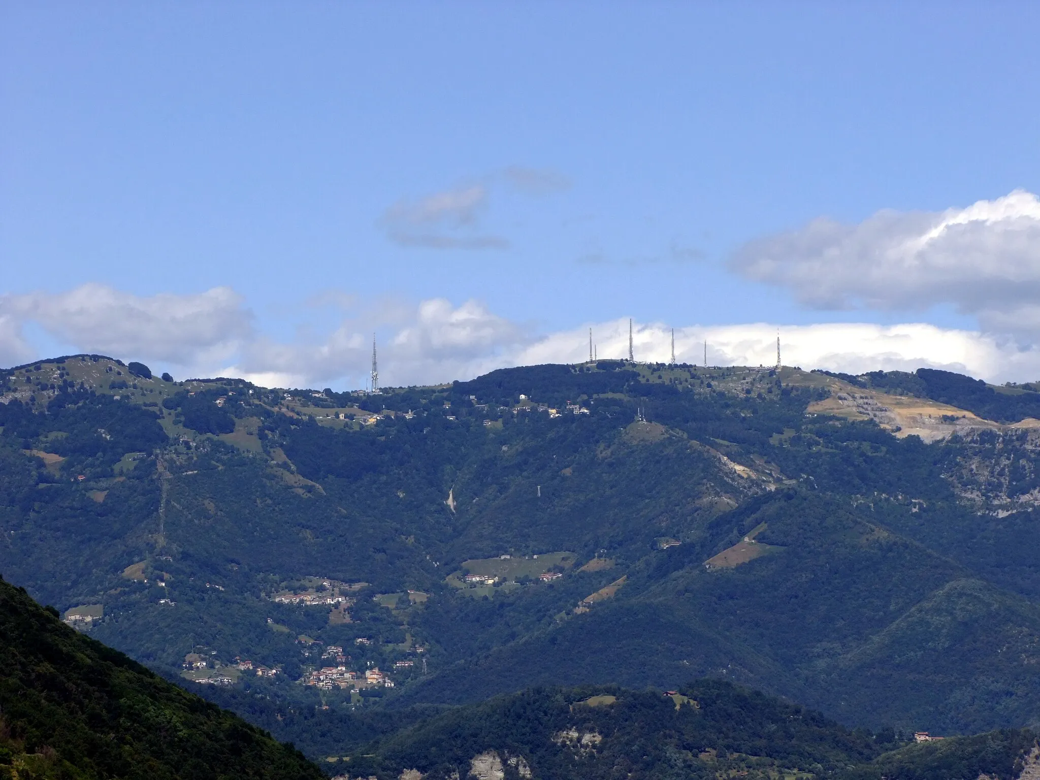Photo showing: Valcava vista da Montevecchia