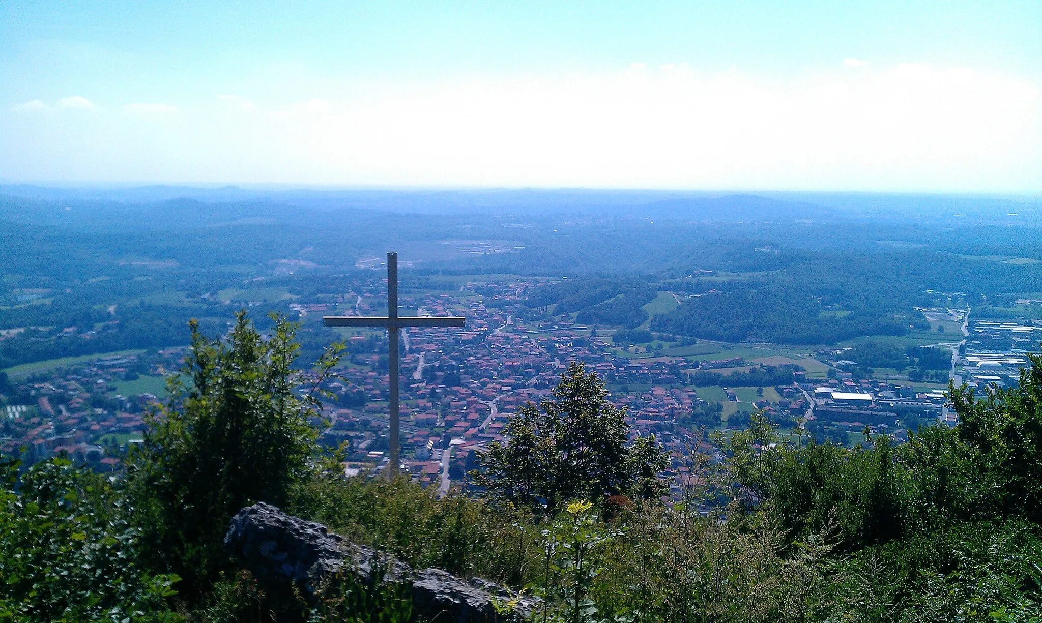 Photo showing: Vista di Arcisate e del resto del panorama della provincia di Varese dal monte Crocino.