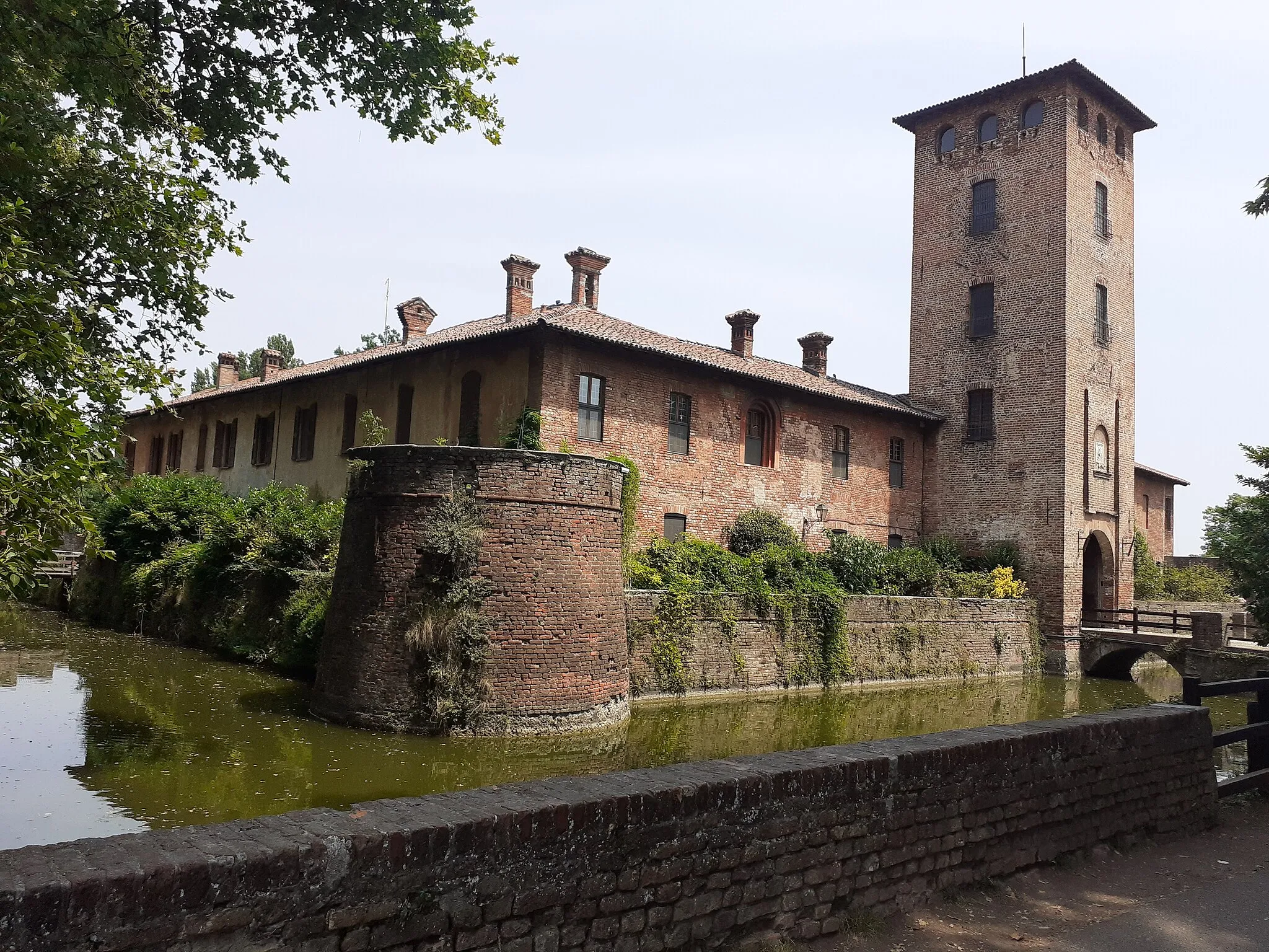 Photo showing: Castello di Peschiera Borromeo (XV sec.)