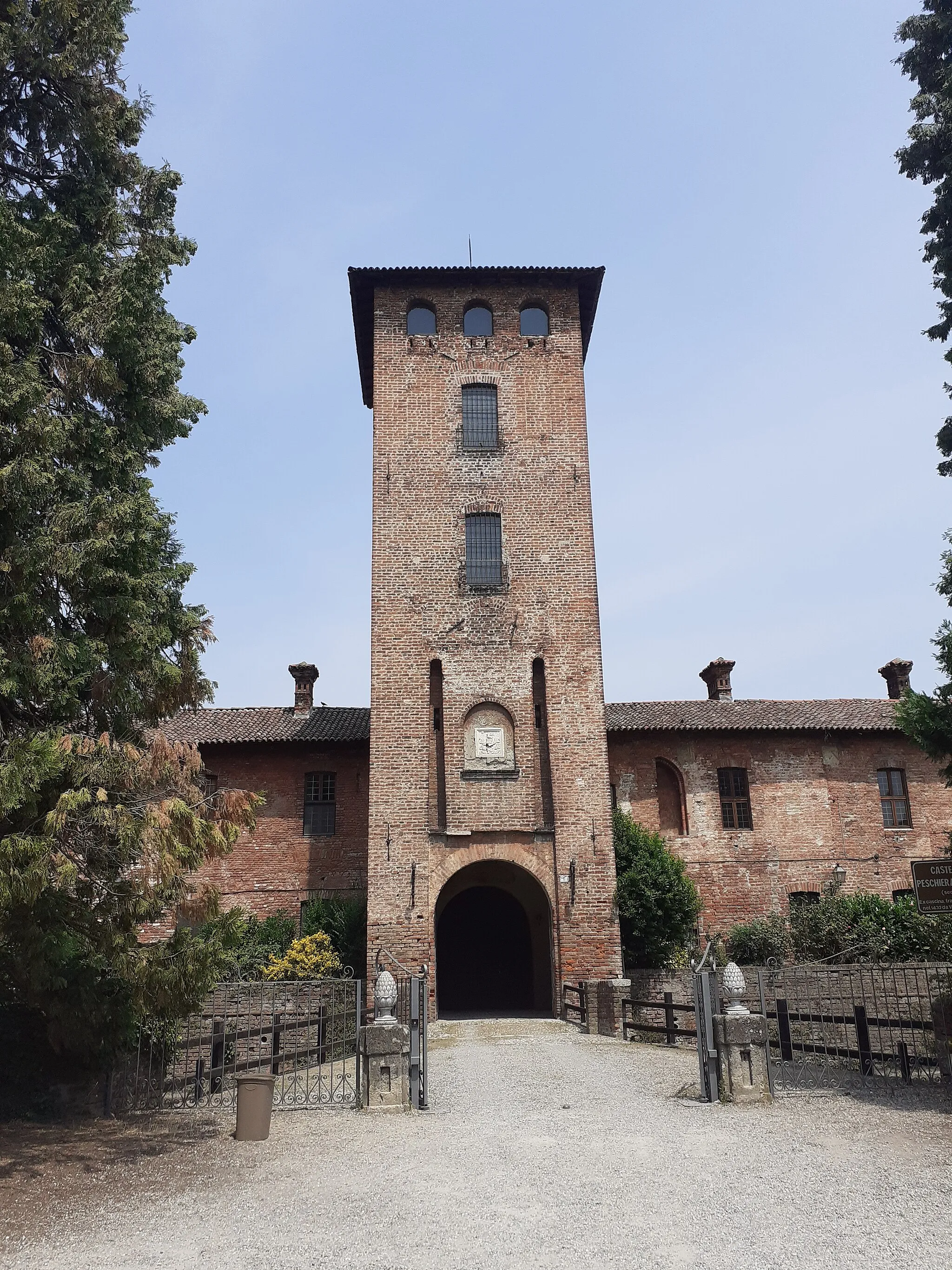 Photo showing: Ingresso principale al Castello di Peschiera Borromeo
