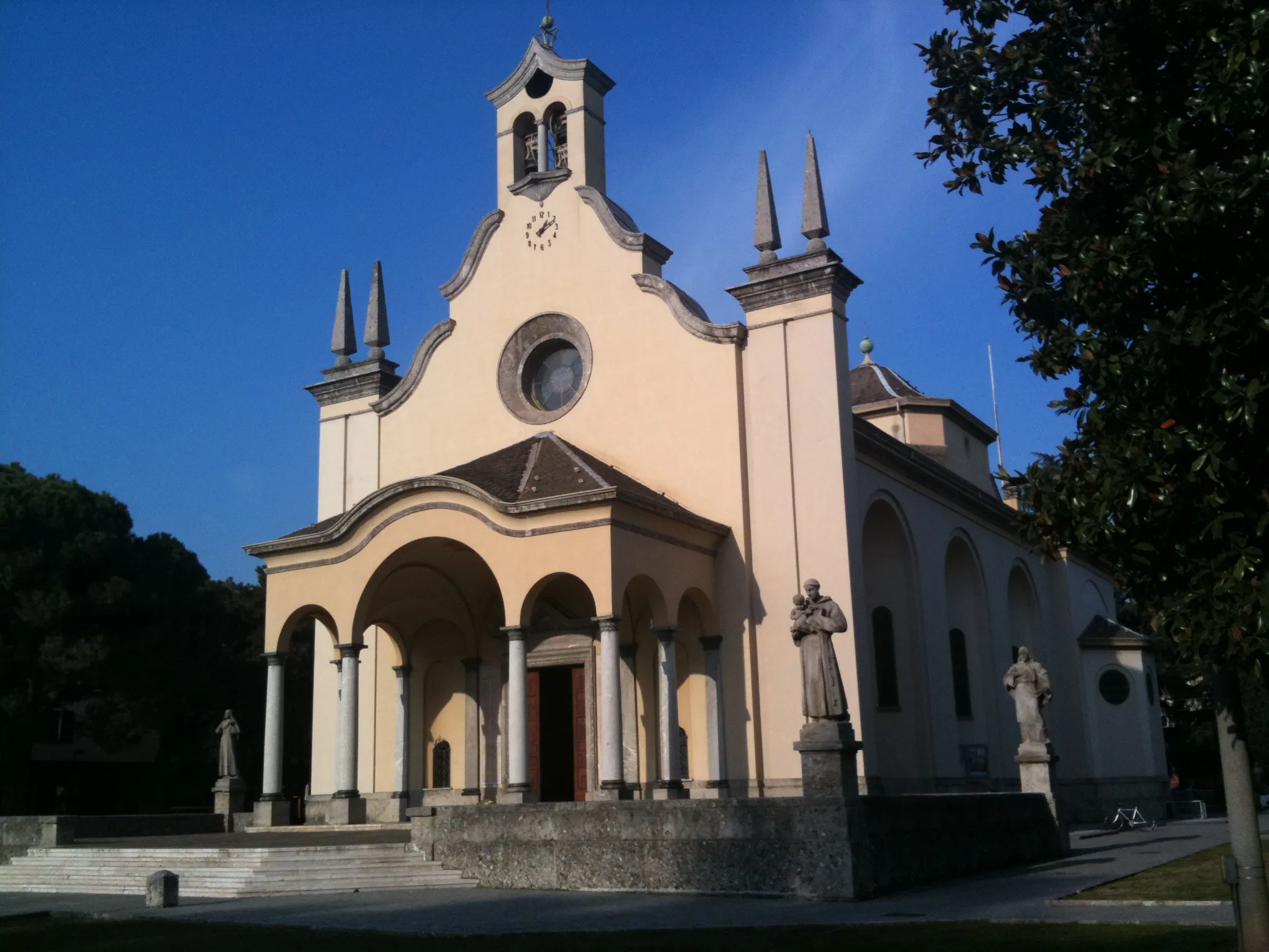 Photo showing: St Joseph church in Dalmine, Lombardy, Italy