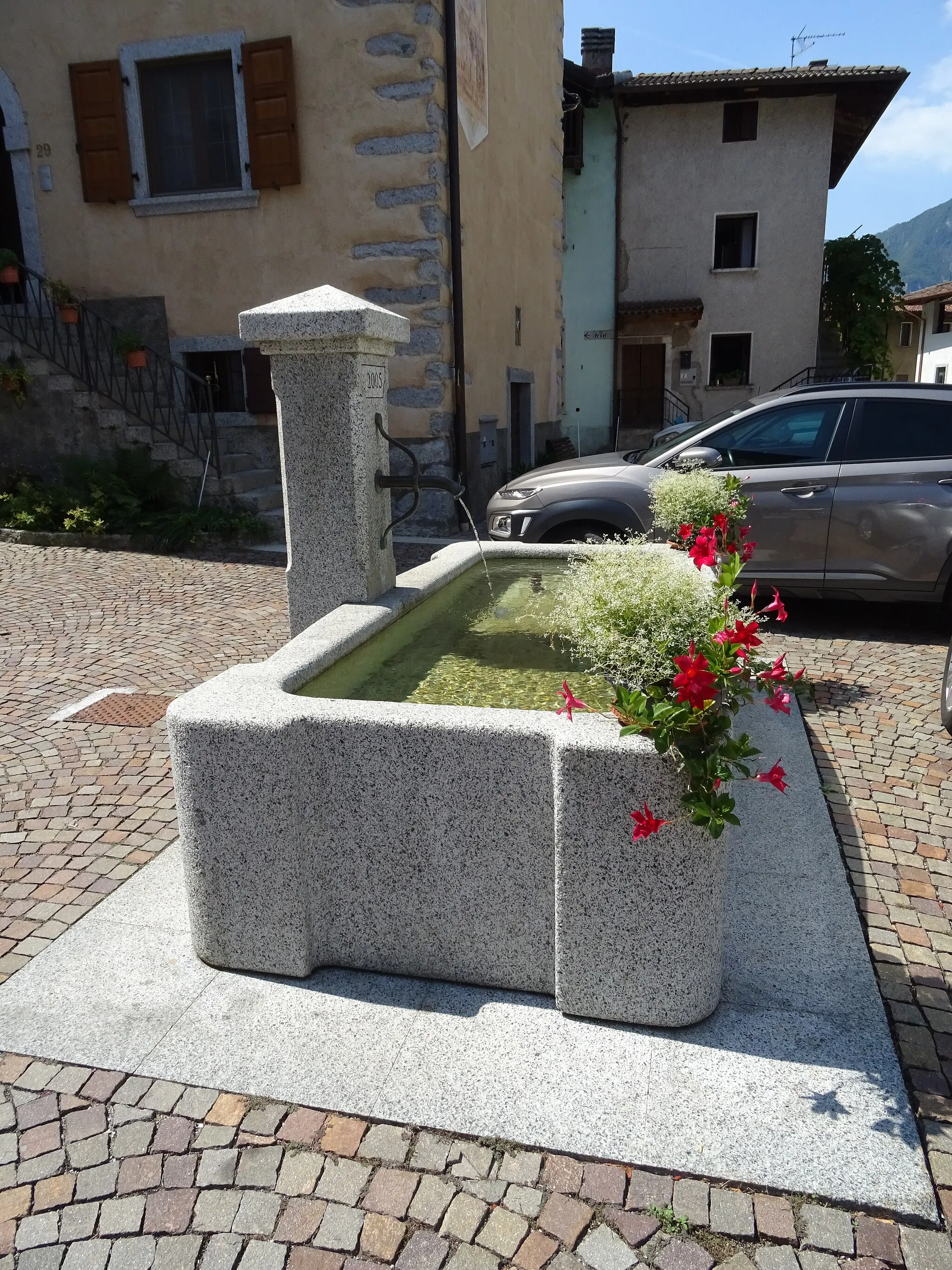 Photo showing: Baitoni (Bondone, Trentino, Italy) - Fountain