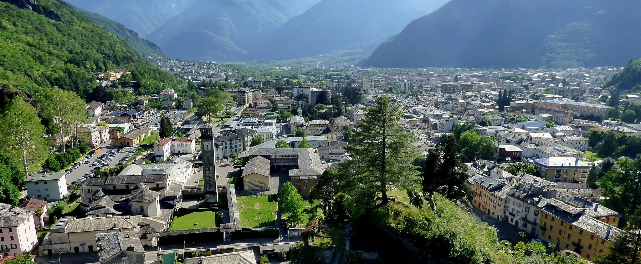 Photo showing: Chiavenna en Italie depuis le parc Paradiso. Vue sud-ouest vers Prata Centro et San Vittore.