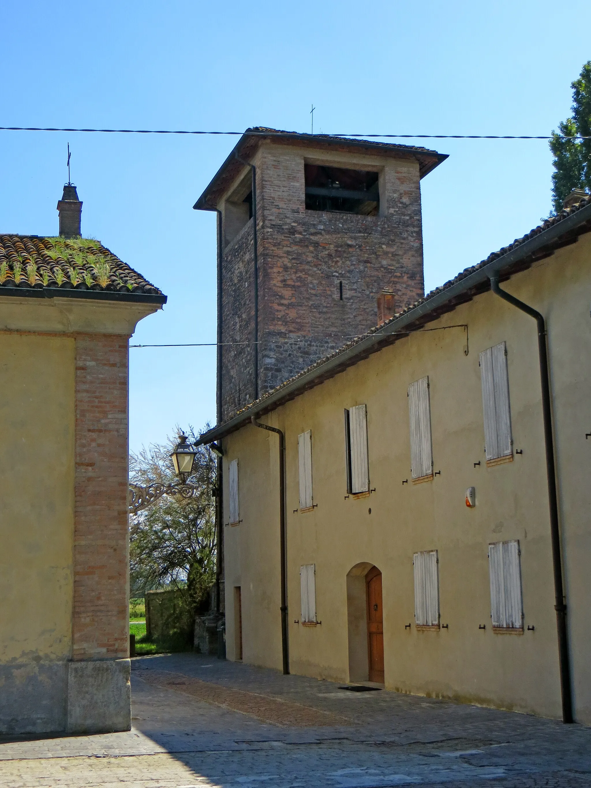 Photo showing: Chiesa di San Giovanni Evangelista (Castelnovo - Parma) - canonica e campanile