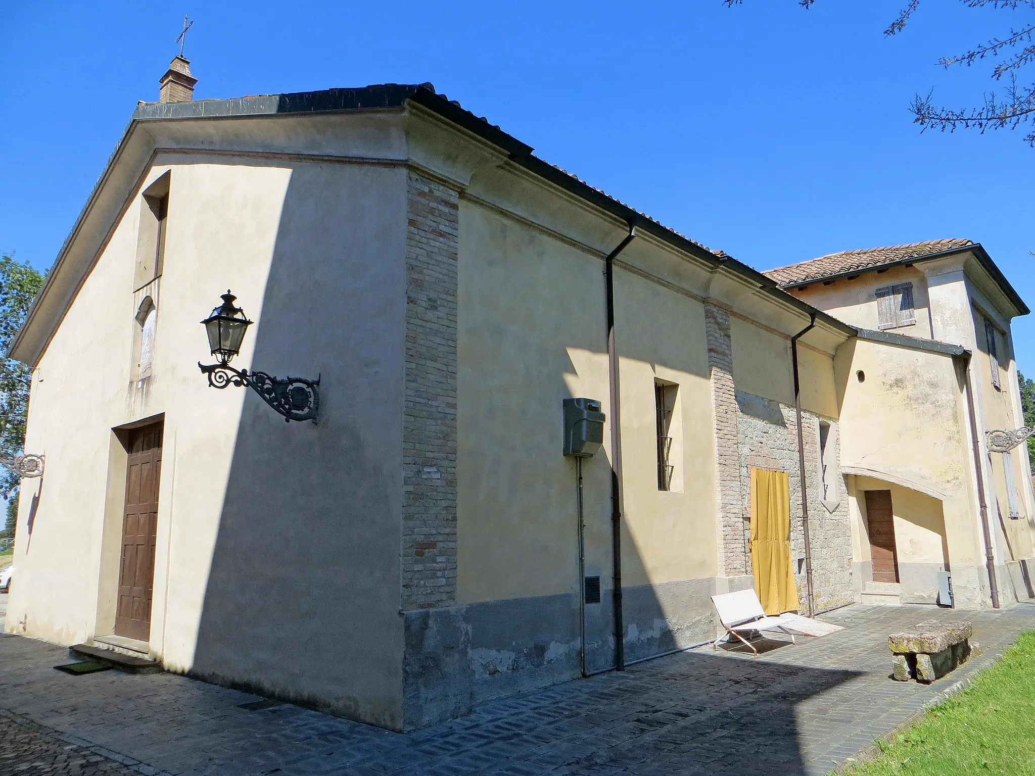 Photo showing: Chiesa di San Giovanni Evangelista (Castelnovo - Parma) - facciata e lato sud