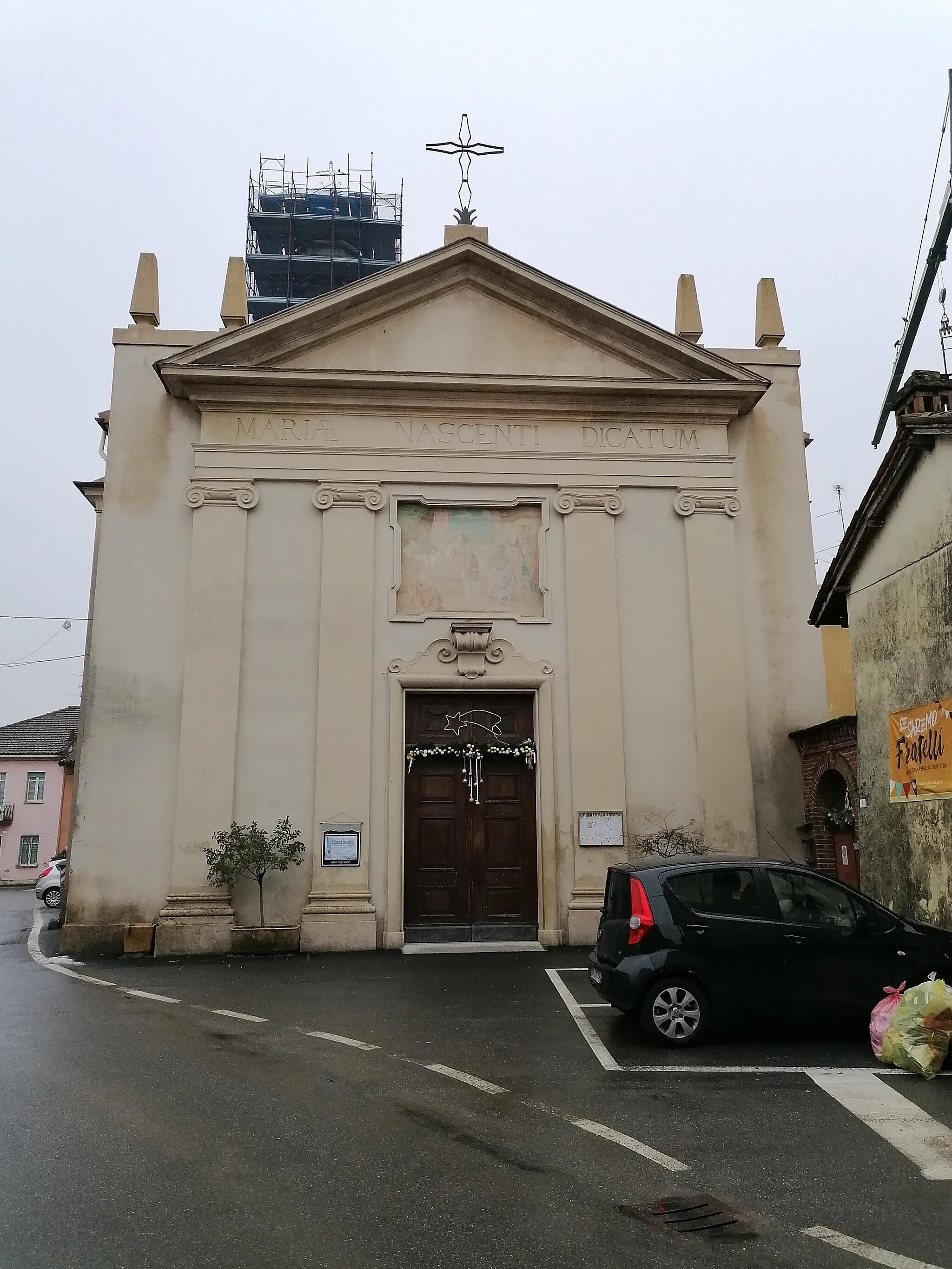 Photo showing: La facciata della chiesa della Natività di Maria Vergine alla Garbana (Gambolò).