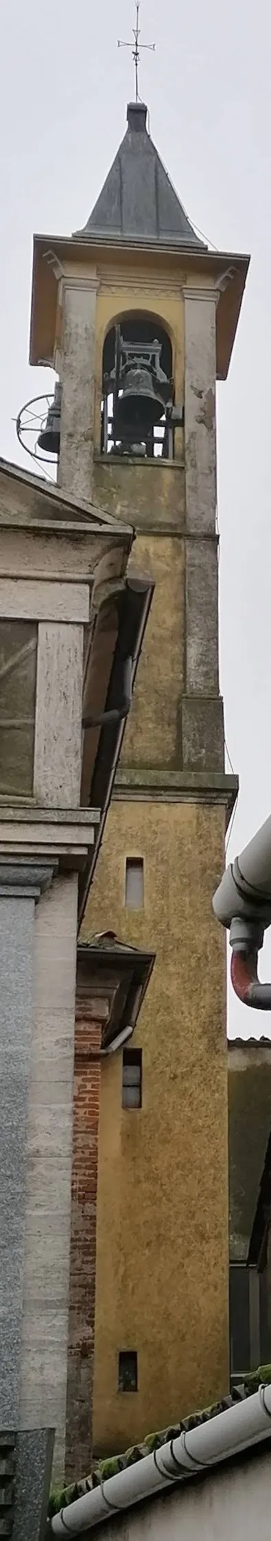 Photo showing: Il campanile della chiesa della Beata Vergine del Rosario a Casoni di Sant'Albino (Mortara).