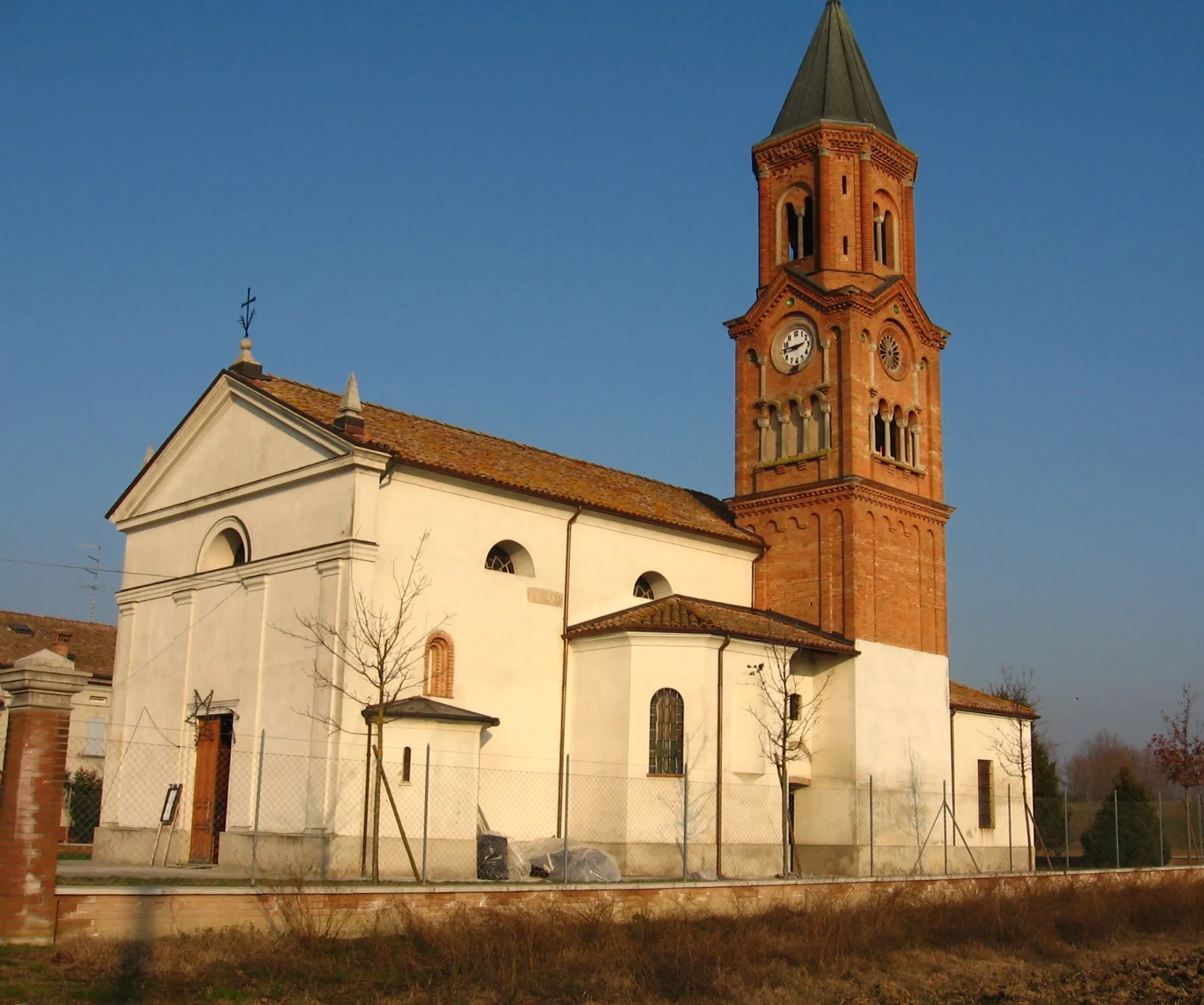 Photo showing: la chiesa di Enzano