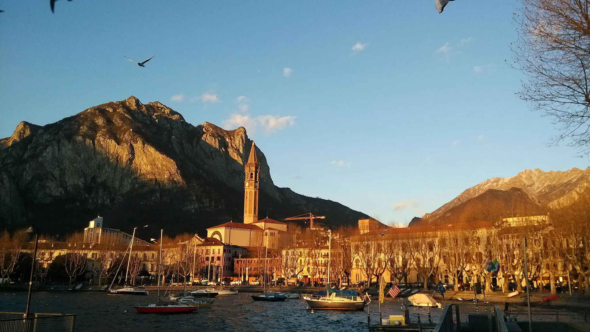 Photo showing: Sunset over Lecco and Como Lake