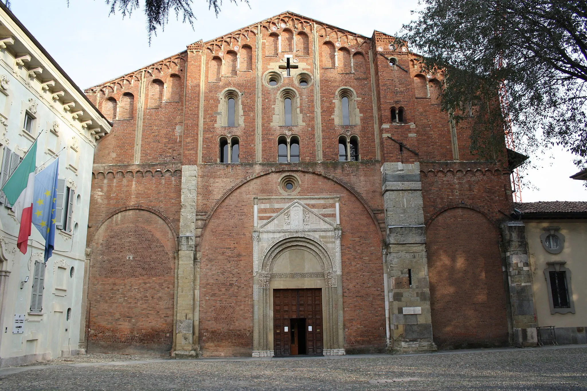 Photo showing: Facade of the church of San Pietro in Pavia, Italy. Picture by Giovanni Dall'Orto, October 17th 2009.