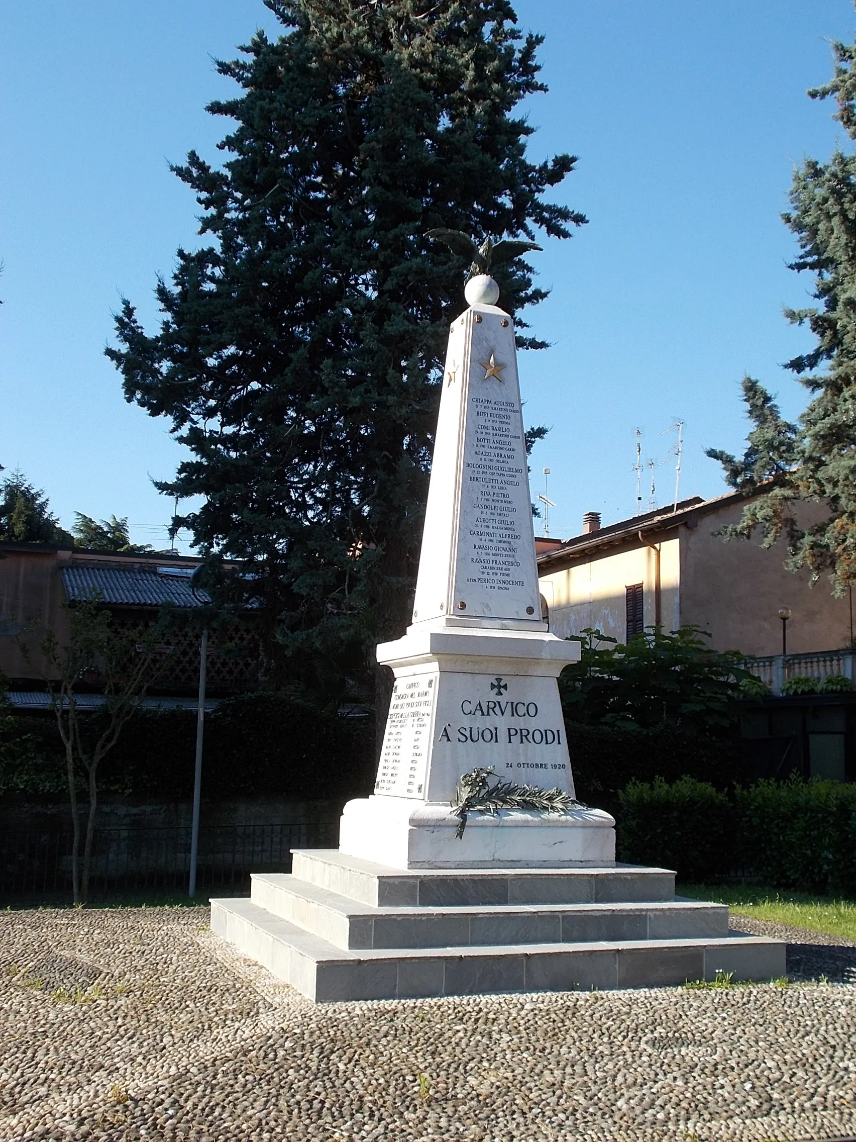 Photo showing: Carvico - világháborús emlékmű
