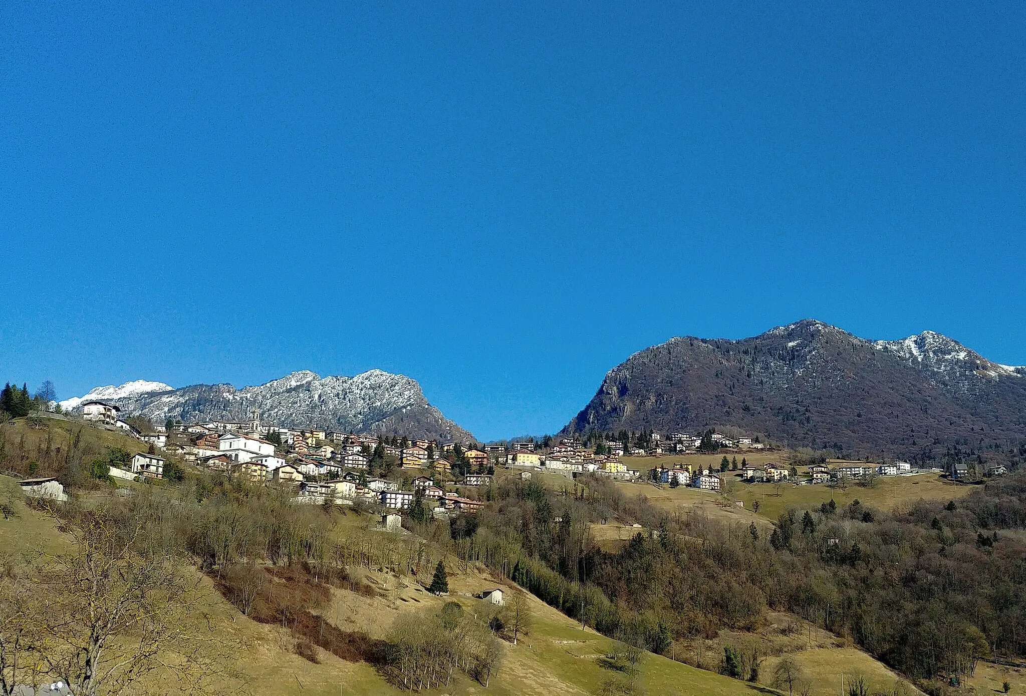 Photo showing: Costa Serina and mountains Suchello and Alben