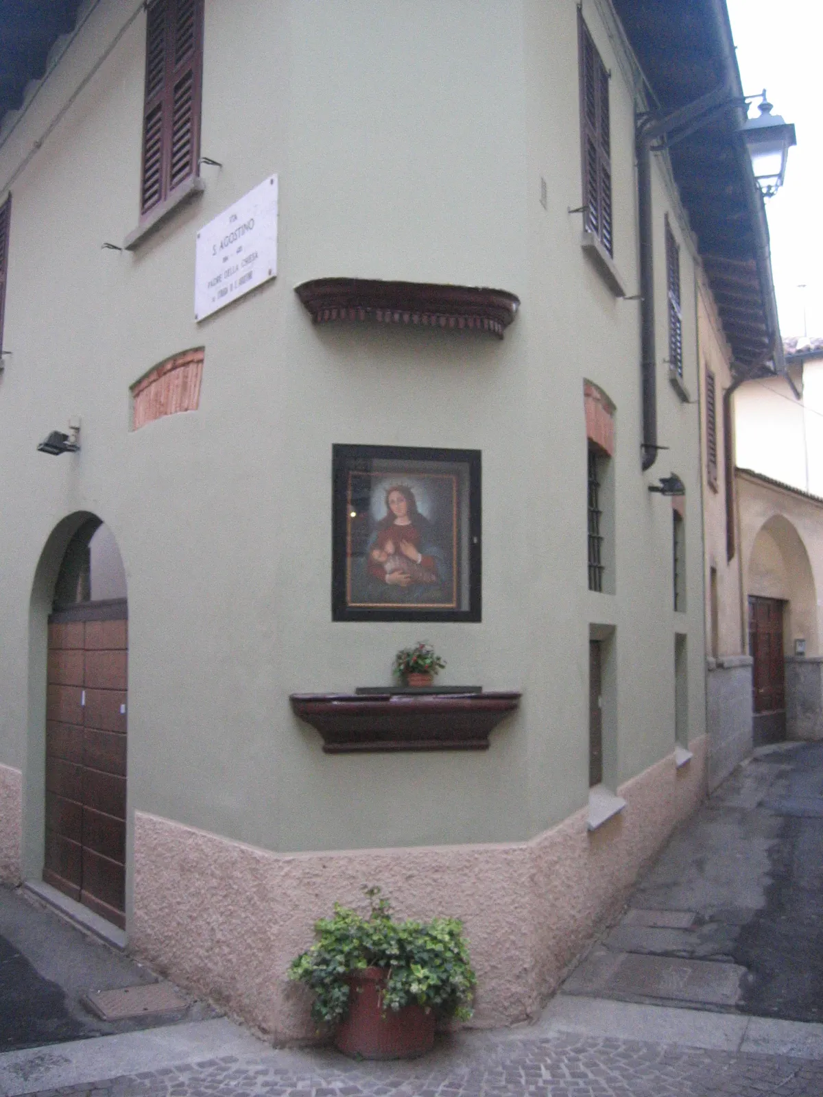 Photo showing: La Madonna del Latte all'angolo tra via Munipio e via Sant'Agostino a Treviglio