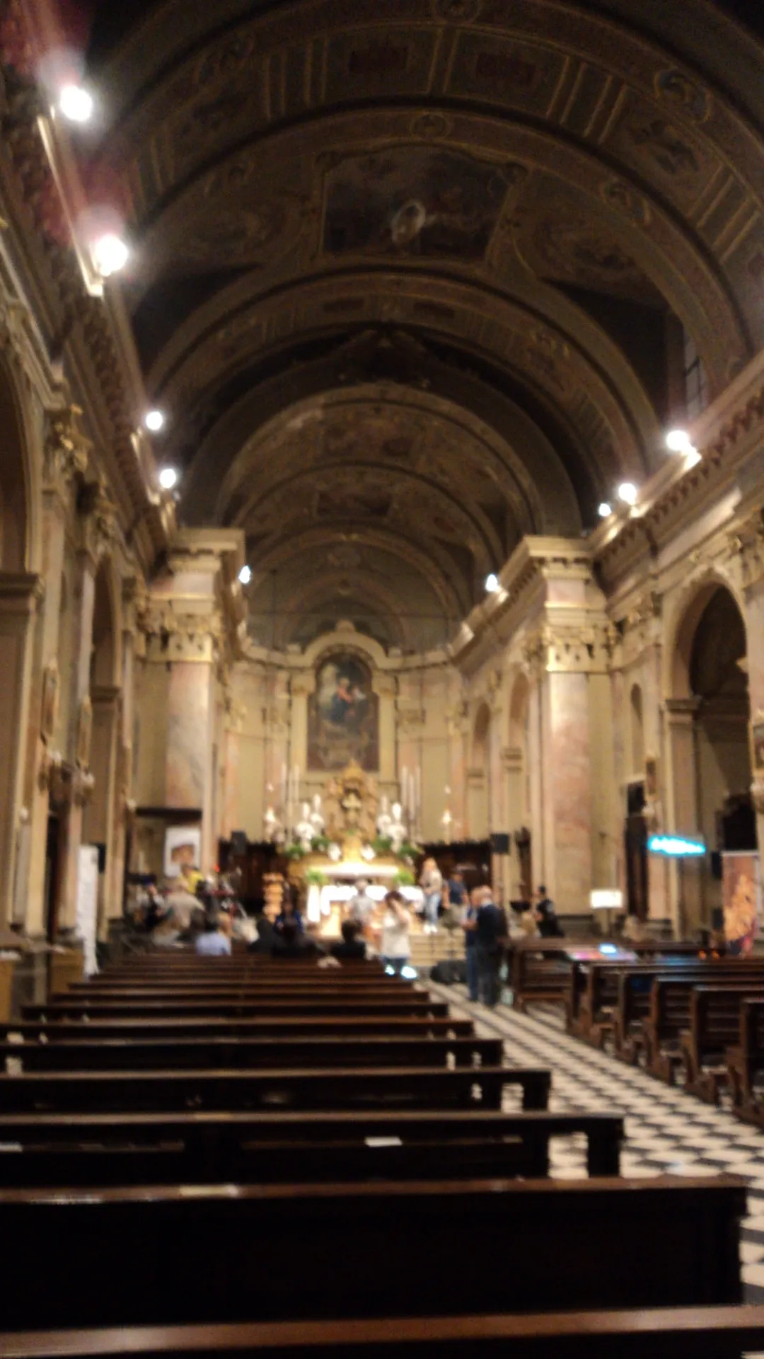 Photo showing: Interno Sant'Ambrogio