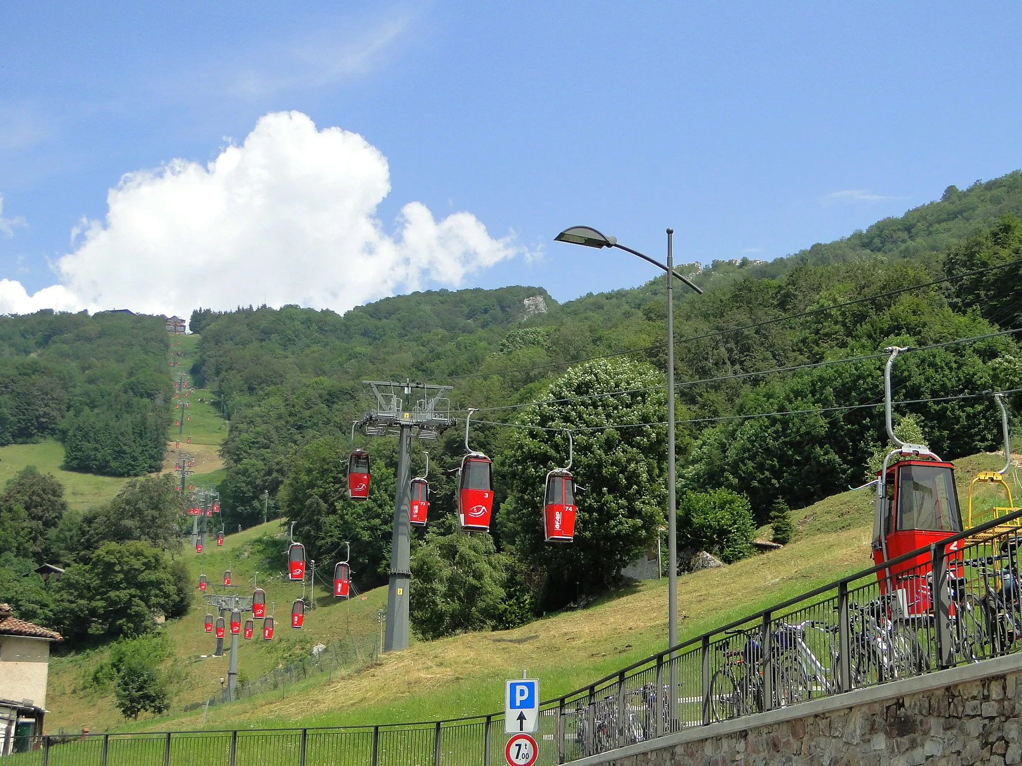 Photo showing: Aviatico, Bergamo, Italia