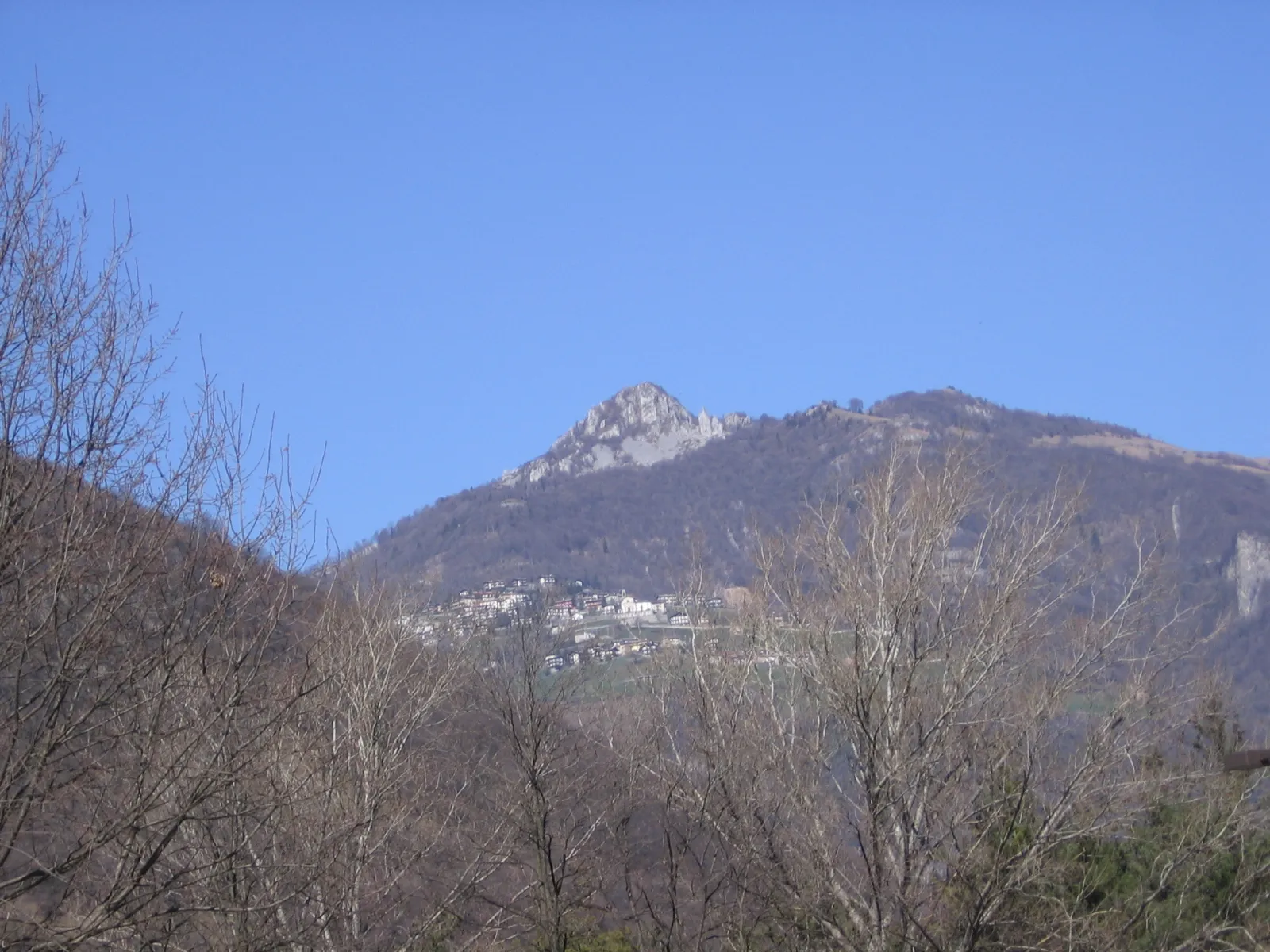 Photo showing: Monte Cornagera e Amora, Valle Seriana, Bergamo, Italy