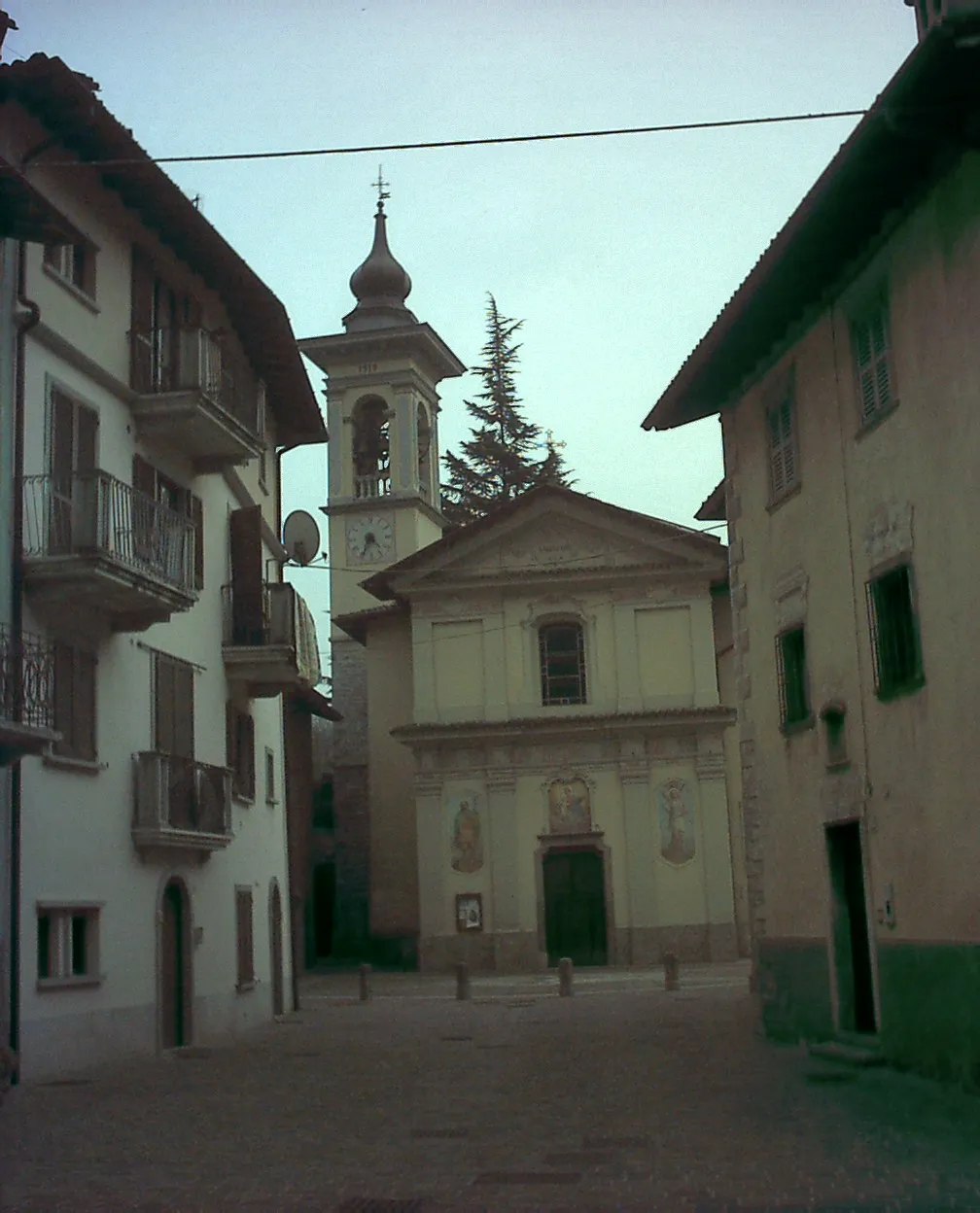Photo showing: Church of Cadelfoglia, Val Brembilla, Bergamo, Lombardy, Italy