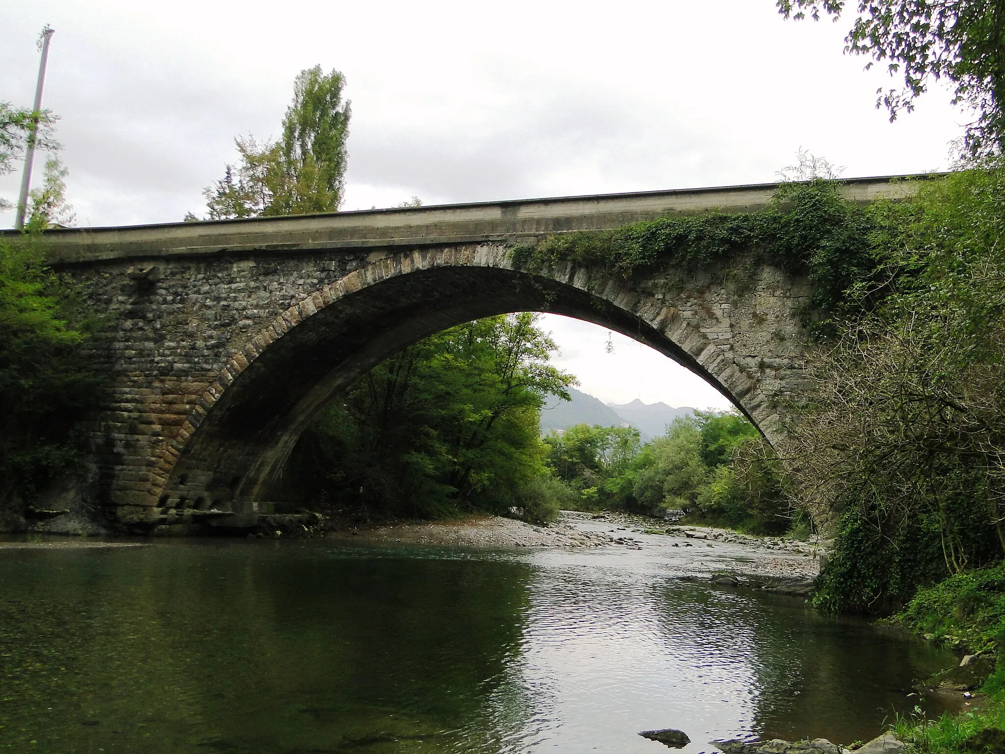 Photo showing: Ponte sul Serio tra Fiorano al Serio e Casnigo (BG)