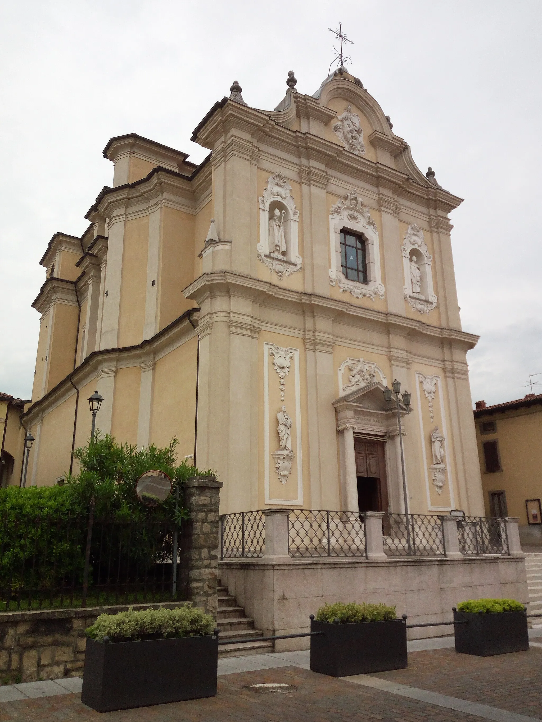 Photo showing: facciata della SS. Trinità di Grumello del Monte