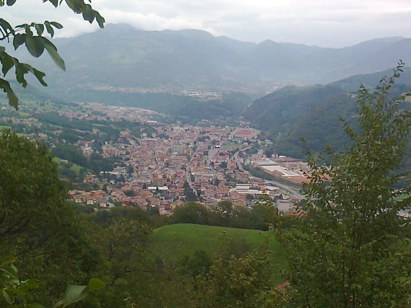 Photo showing: Panorama di Gazzaniga, valle Seriana (BG)