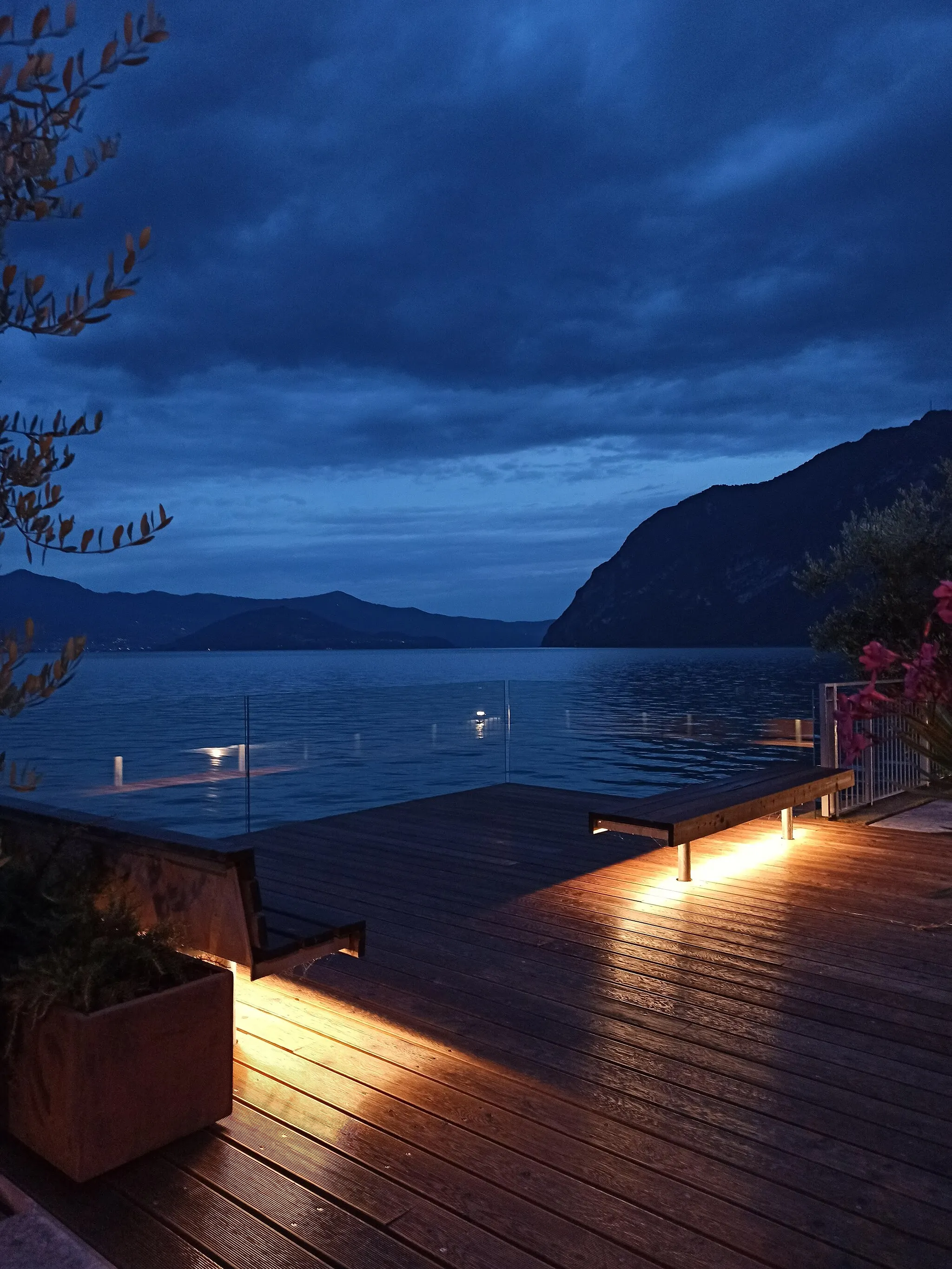 Photo showing: Lungolago di Riva di Solto che dal Bogn porta al paese