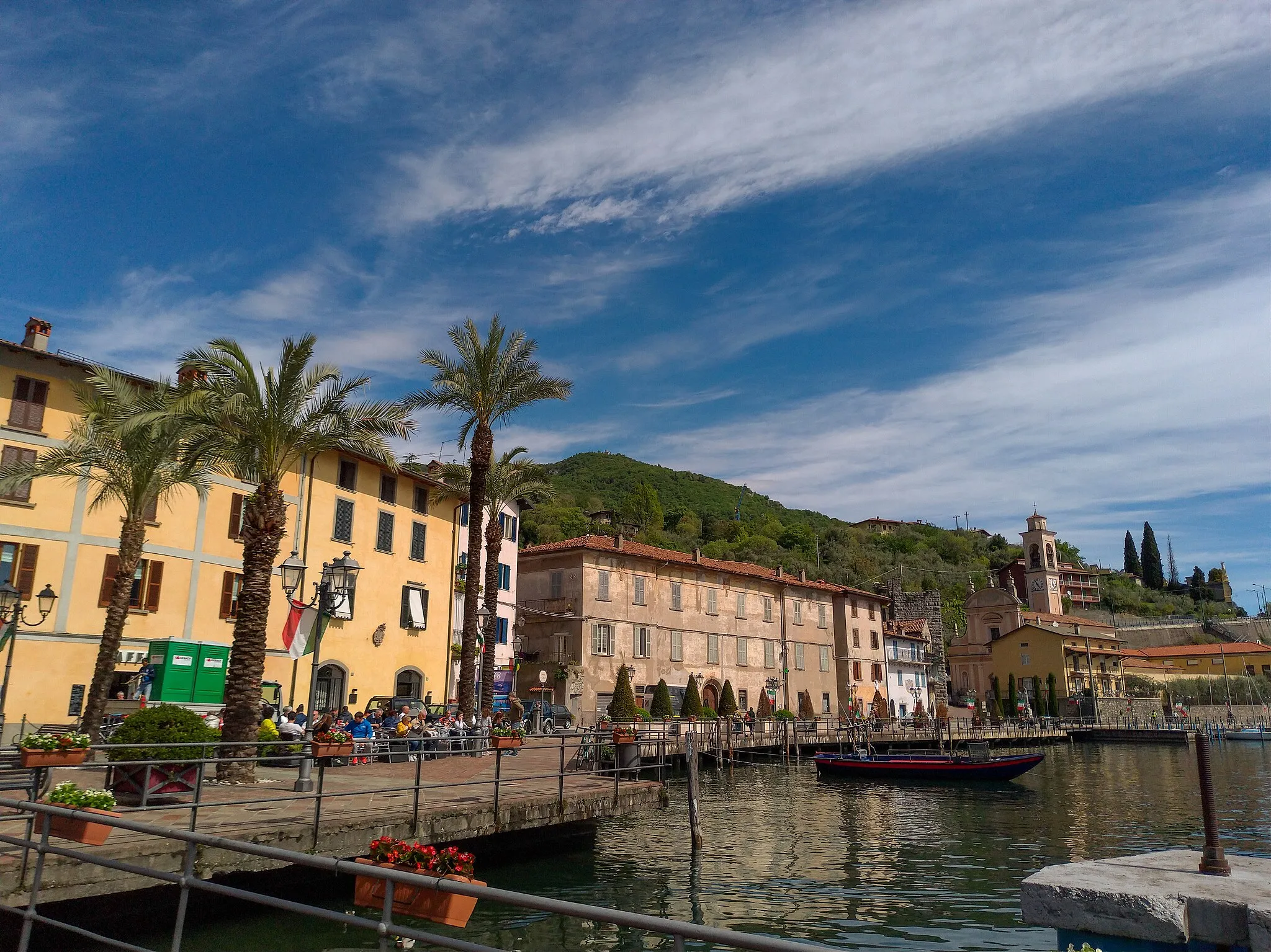 Photo showing: Riva di Solto, Bergamo, Italy