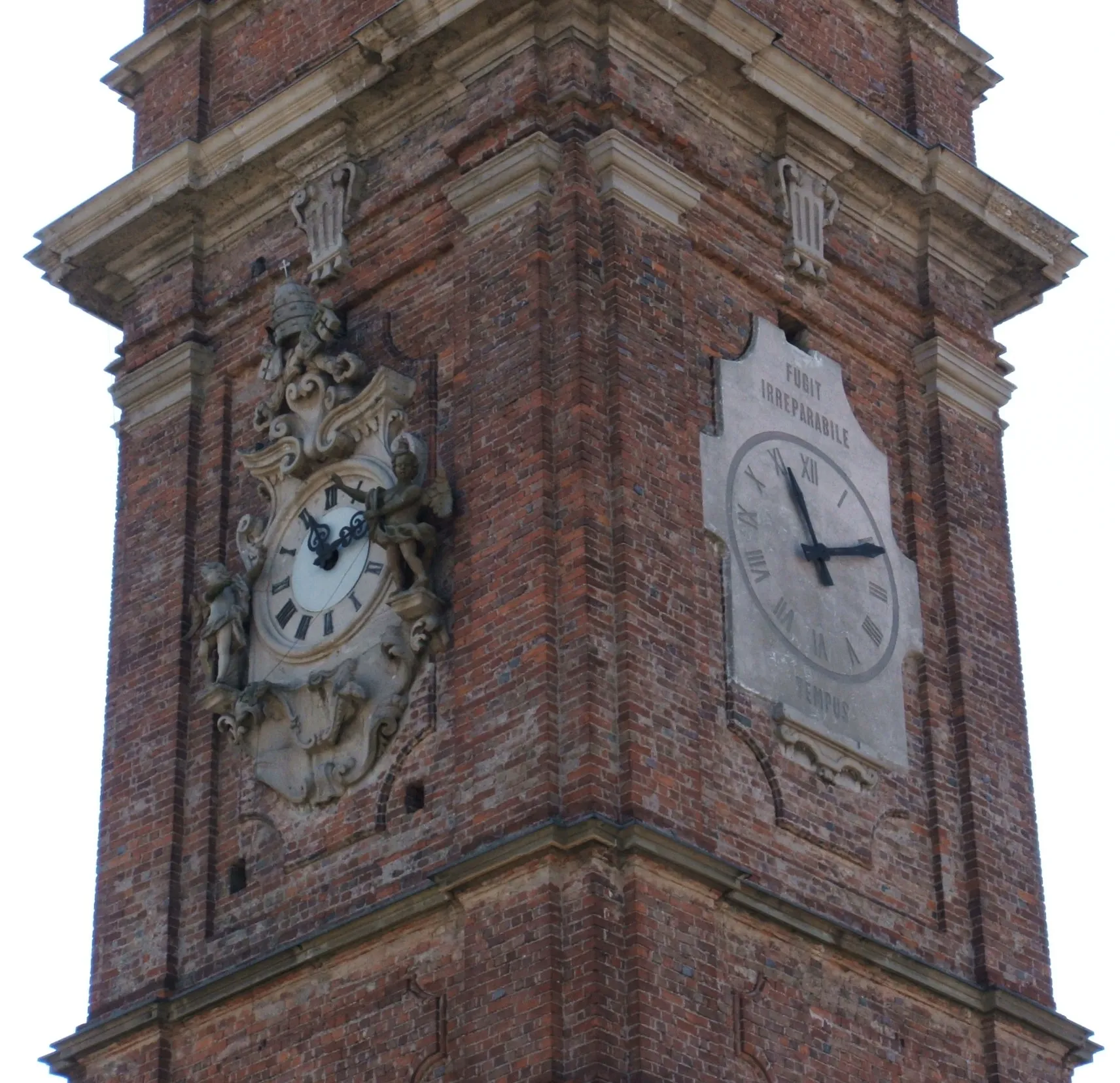 Photo showing: Levate (Bergamo), Lombardy, Italy - Bell tower clock