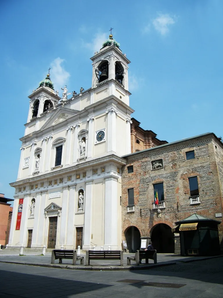 Photo showing: Church of St Mary and St James. Romano di Lombardia.