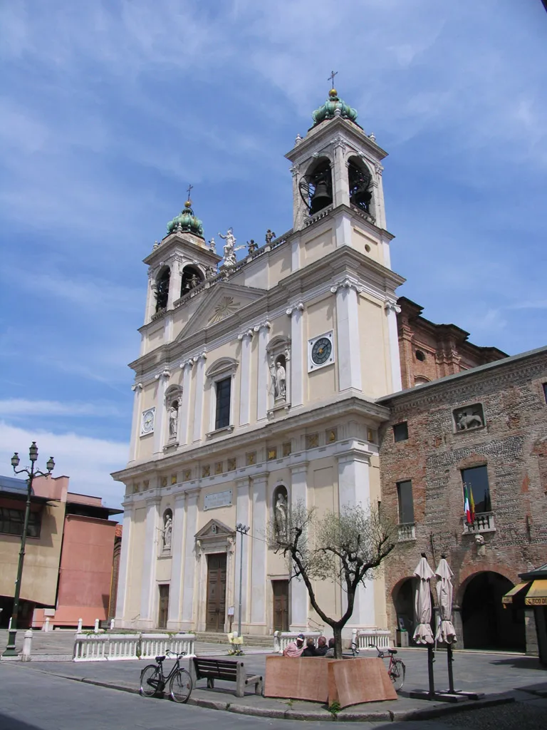 Photo showing: Chiesa di S.Maria Assunta - Romano di Lombardia 05/08