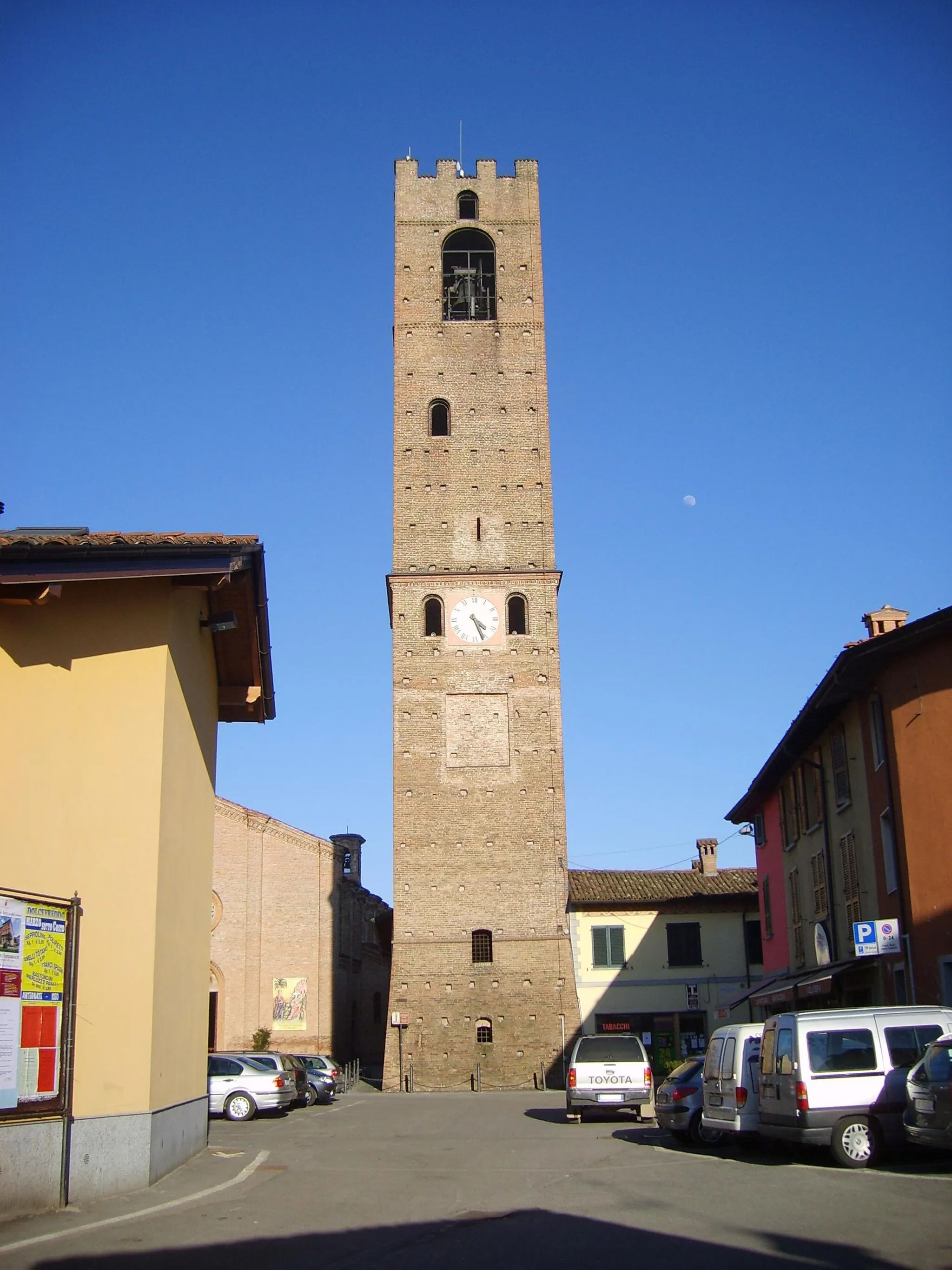 Photo showing: Piazza Locatelli con la Torre, ore 16.30, 7 marzo 2009