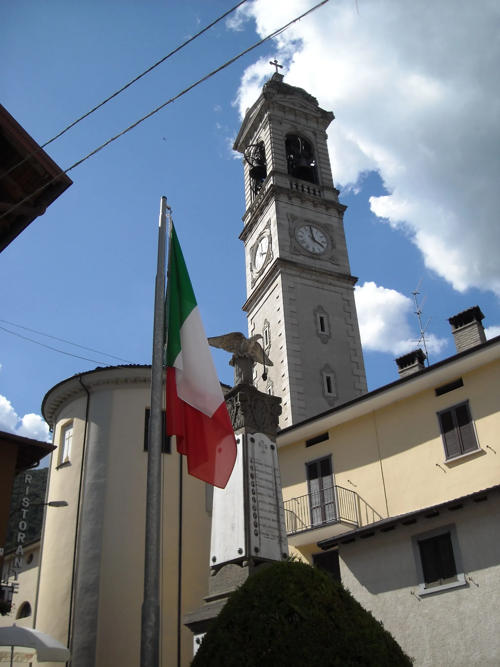 Photo showing: Parish church of St. Anthony the Great, Vedeseta, Bergamo, Italy