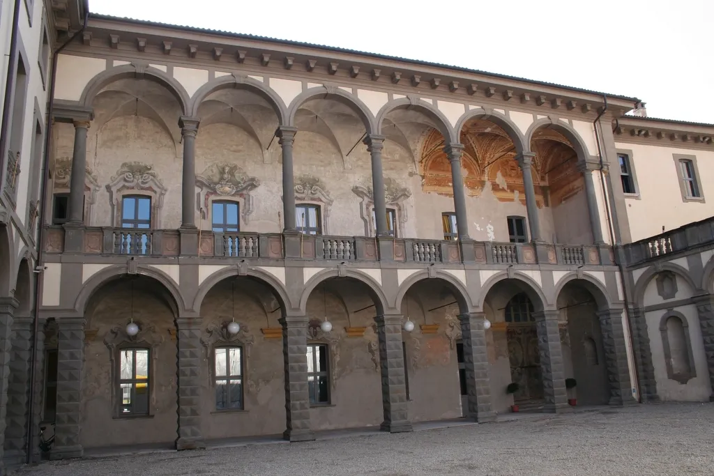 Photo showing: Autore Giorces.Brignano Gera d'Adda, Palazzo Vecchio, Visconti, cortile.