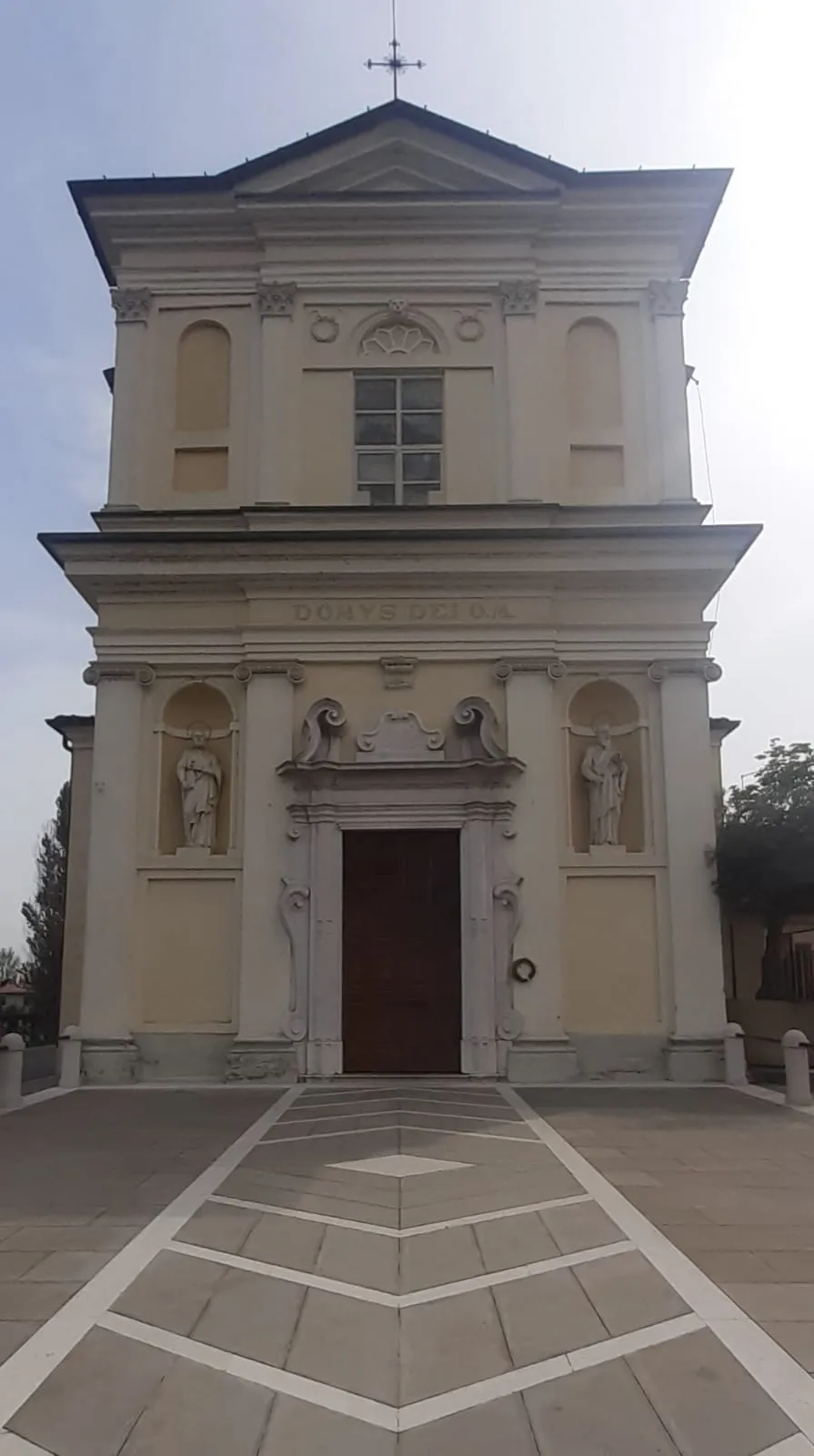 Photo showing: Facciata della chiesa parrocchiale dei Santi Pietro e Paolo a Pumenengo (BG)