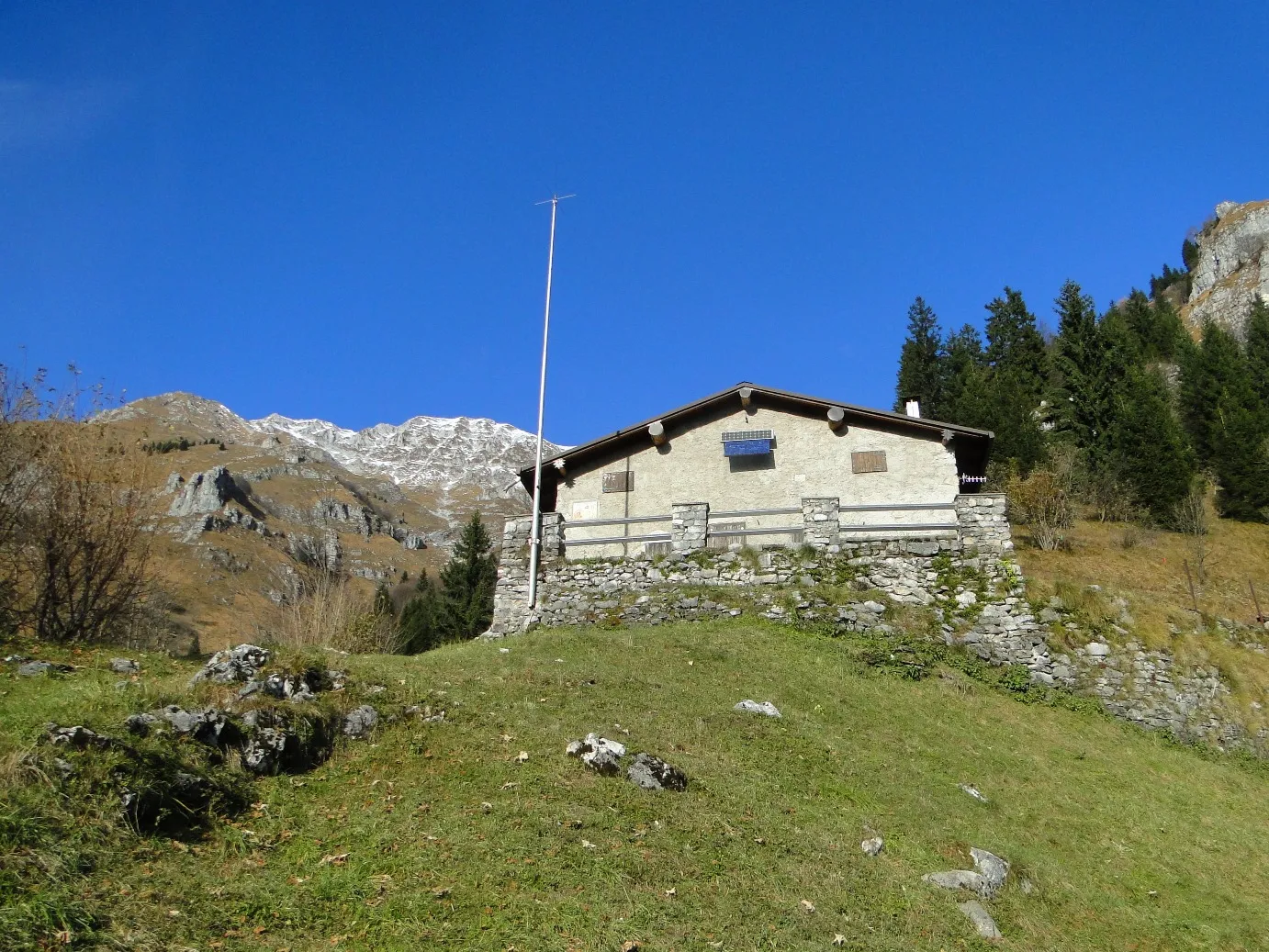 Photo showing: Beita de Sura, val Dossana. Prealpi Bergamasche (BG)