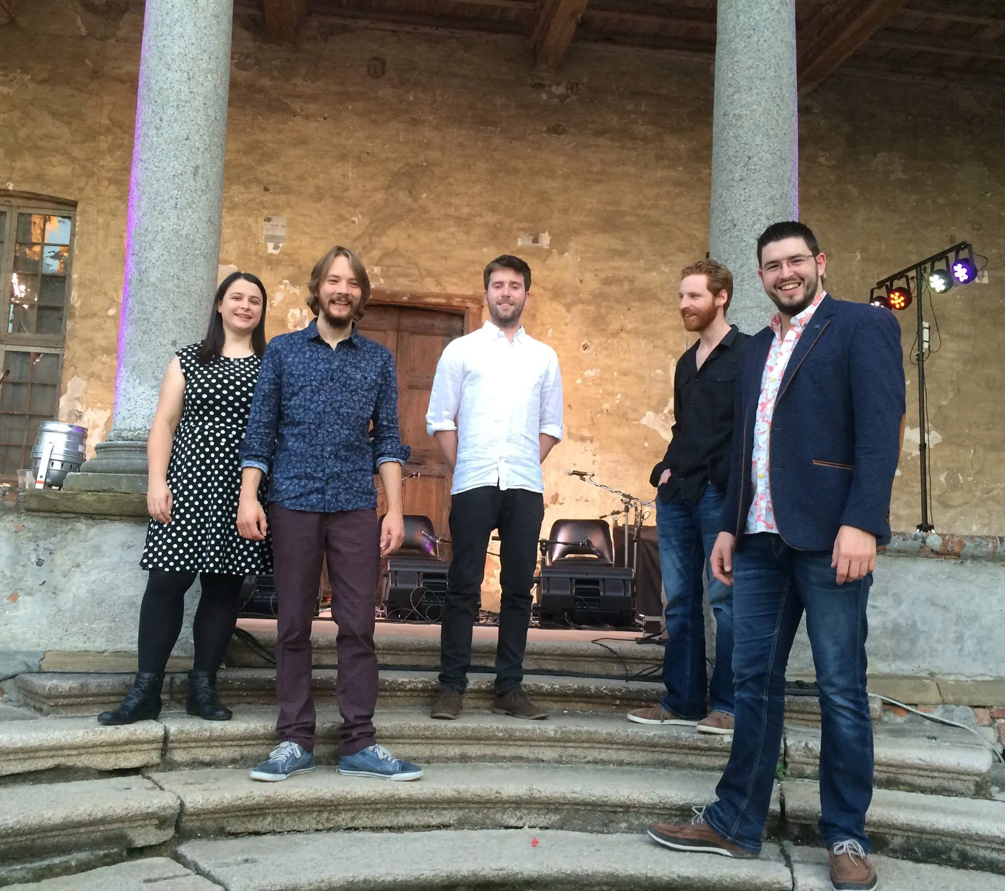 Photo showing: Irish traditional group Réalta before a performance at Castello Visconteo, Bergamo, Italy in 2016
