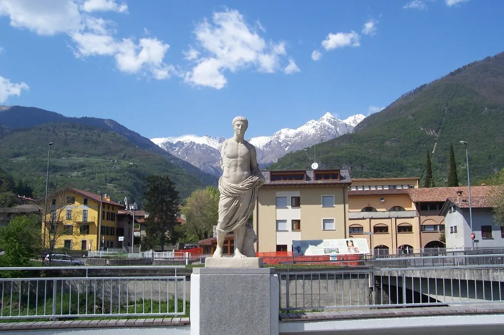 Photo showing: Copy of Emperor's- Heroes (?) body , Cividate Camuno, Italia