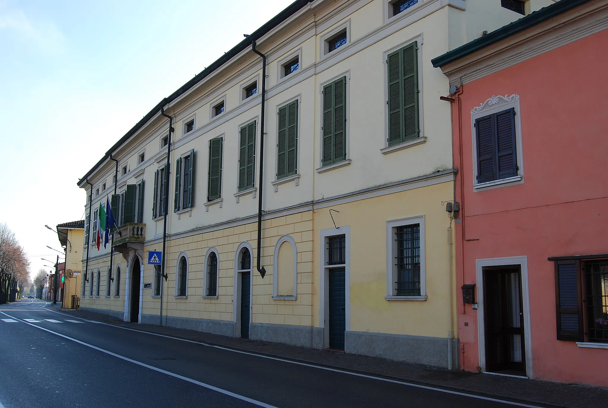 Photo showing: Acquafredda (BS) Via Repubblica e il Municipio.